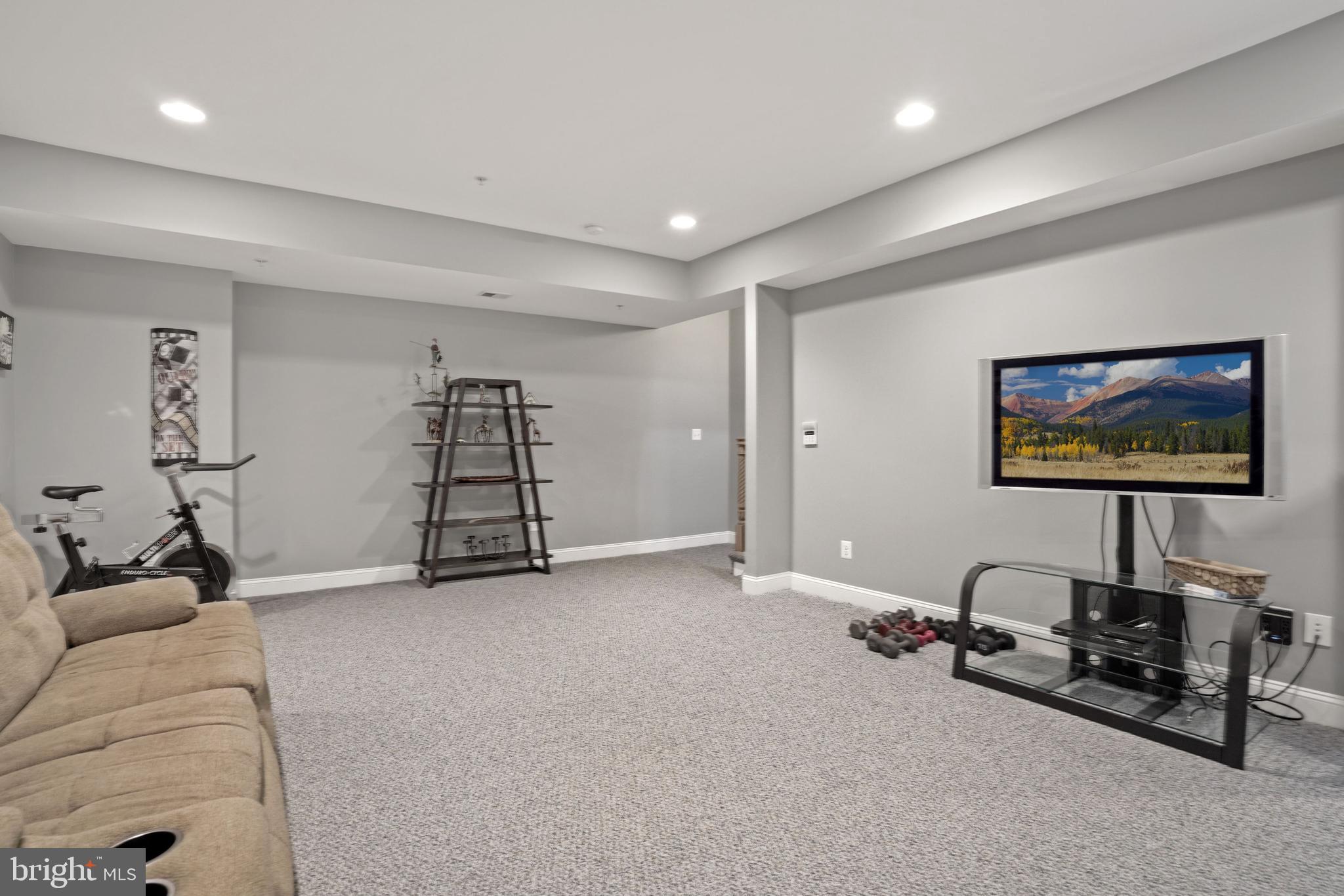 CLARK`S CORNER - Residential