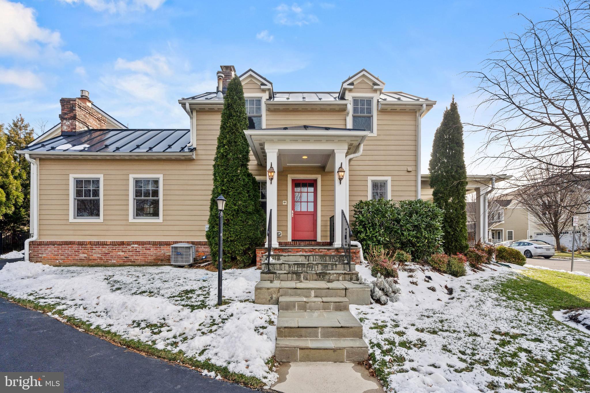 CLARK`S CORNER - Residential