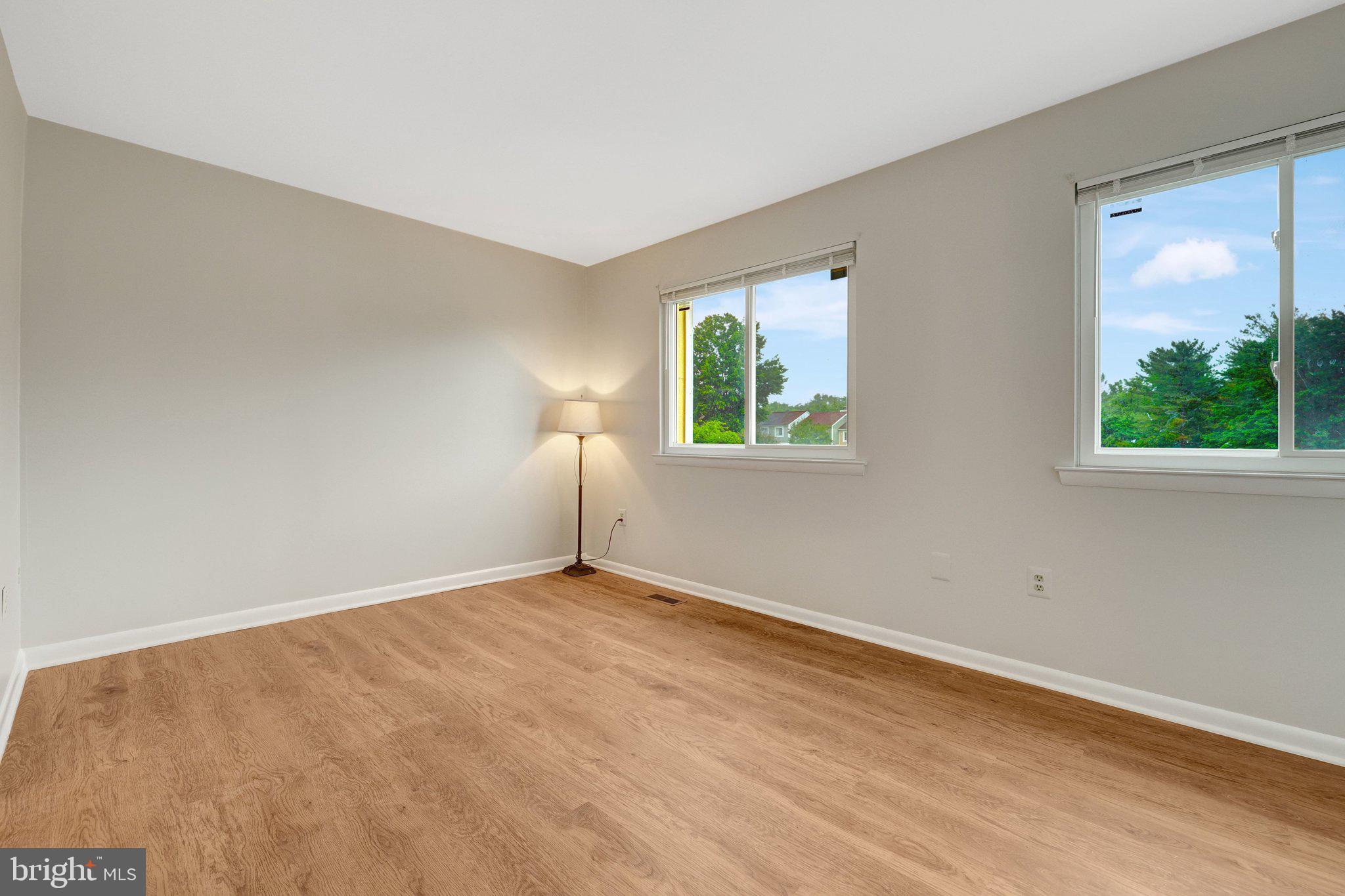 SUGARLAND SQUARE - Residential