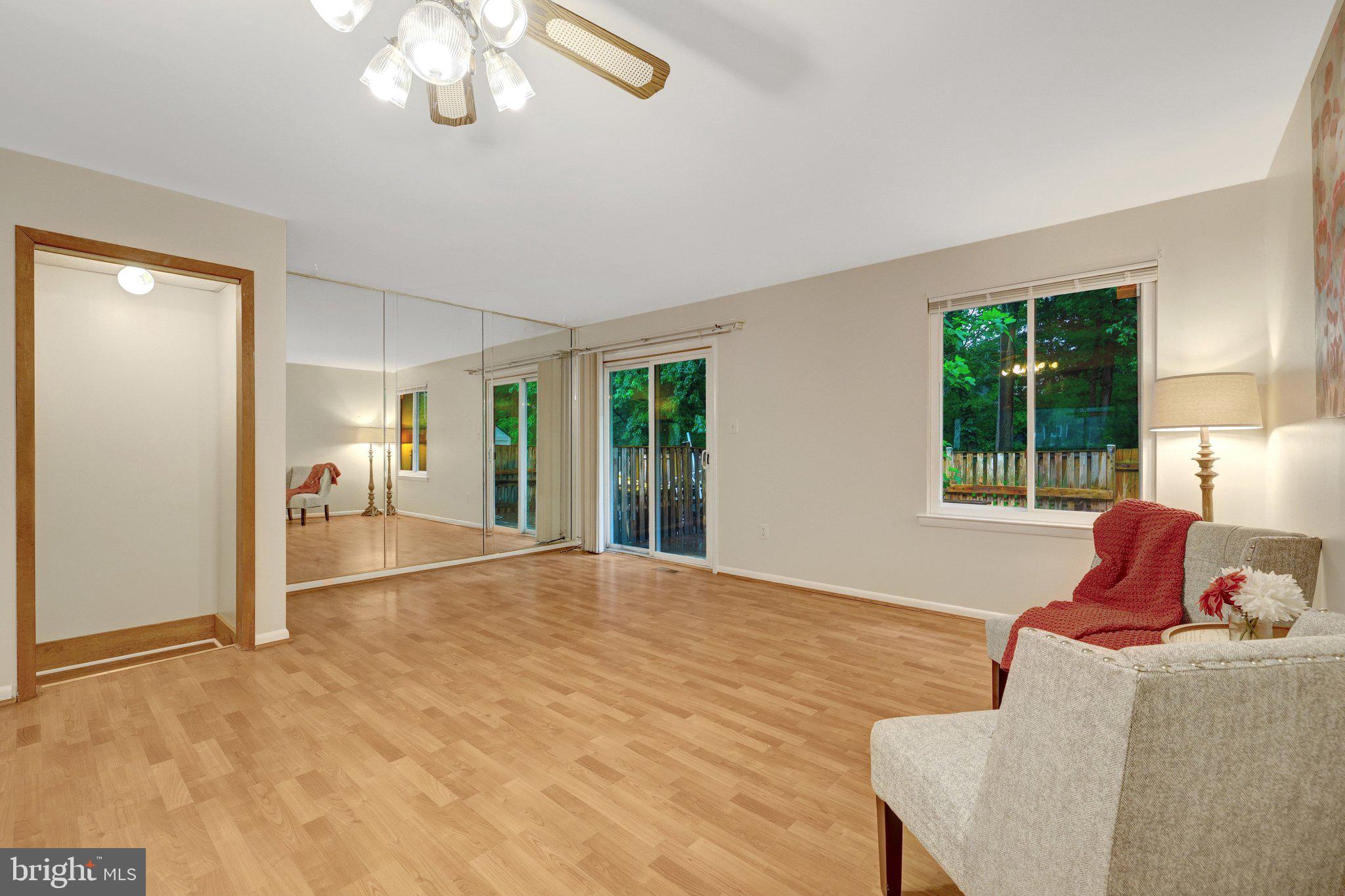 SUGARLAND SQUARE - Residential