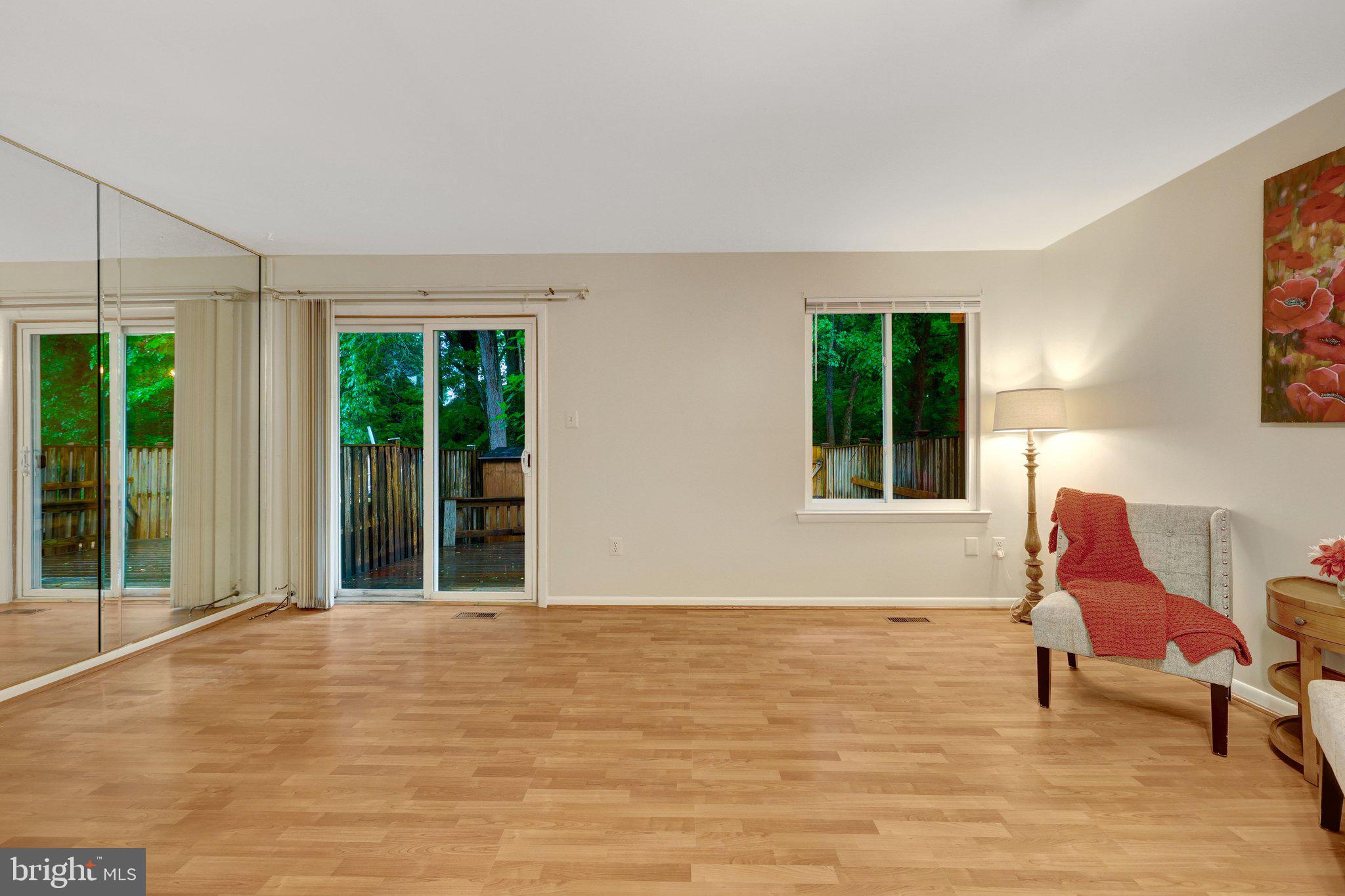 SUGARLAND SQUARE - Residential