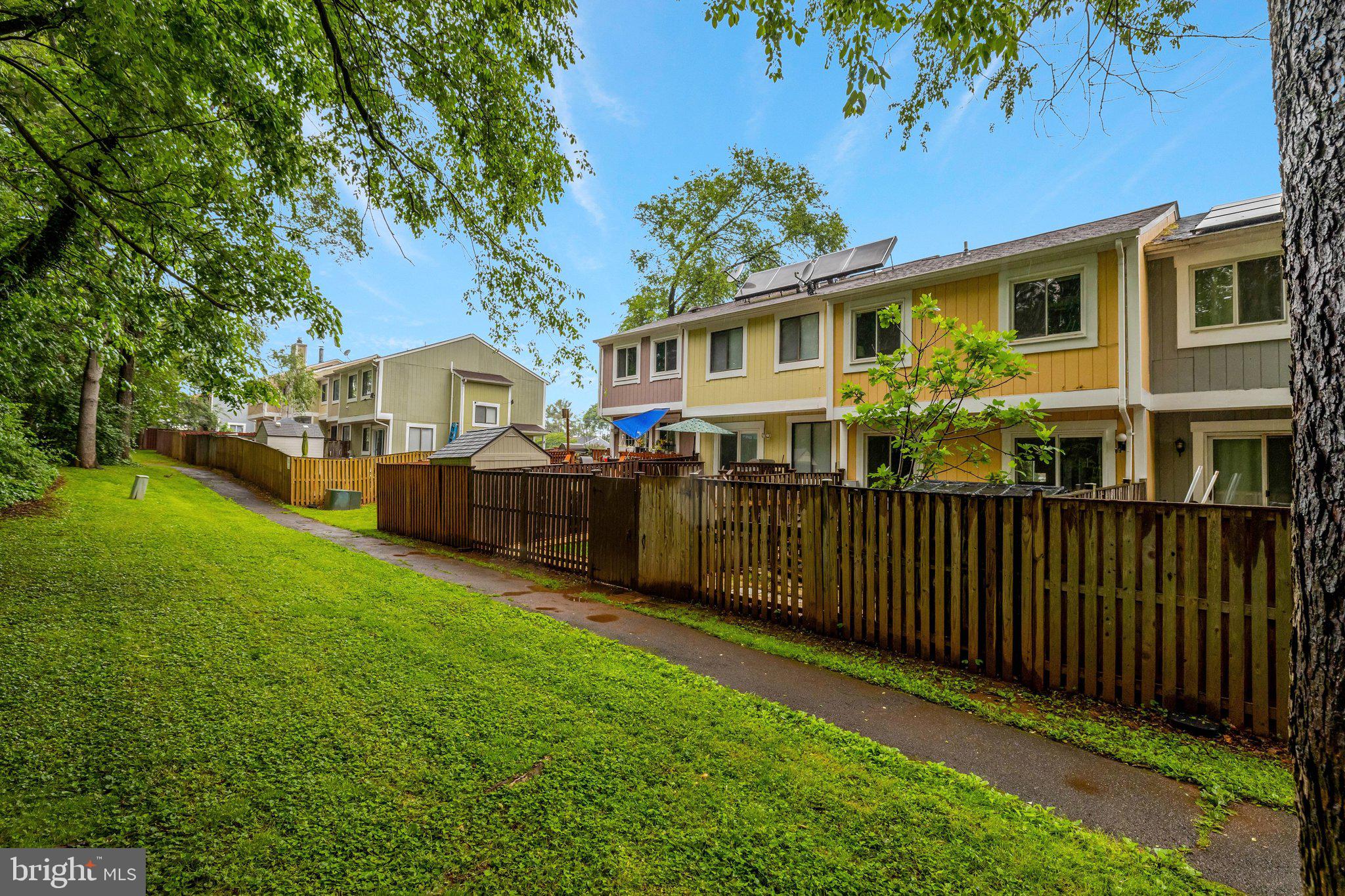 SUGARLAND SQUARE - Residential