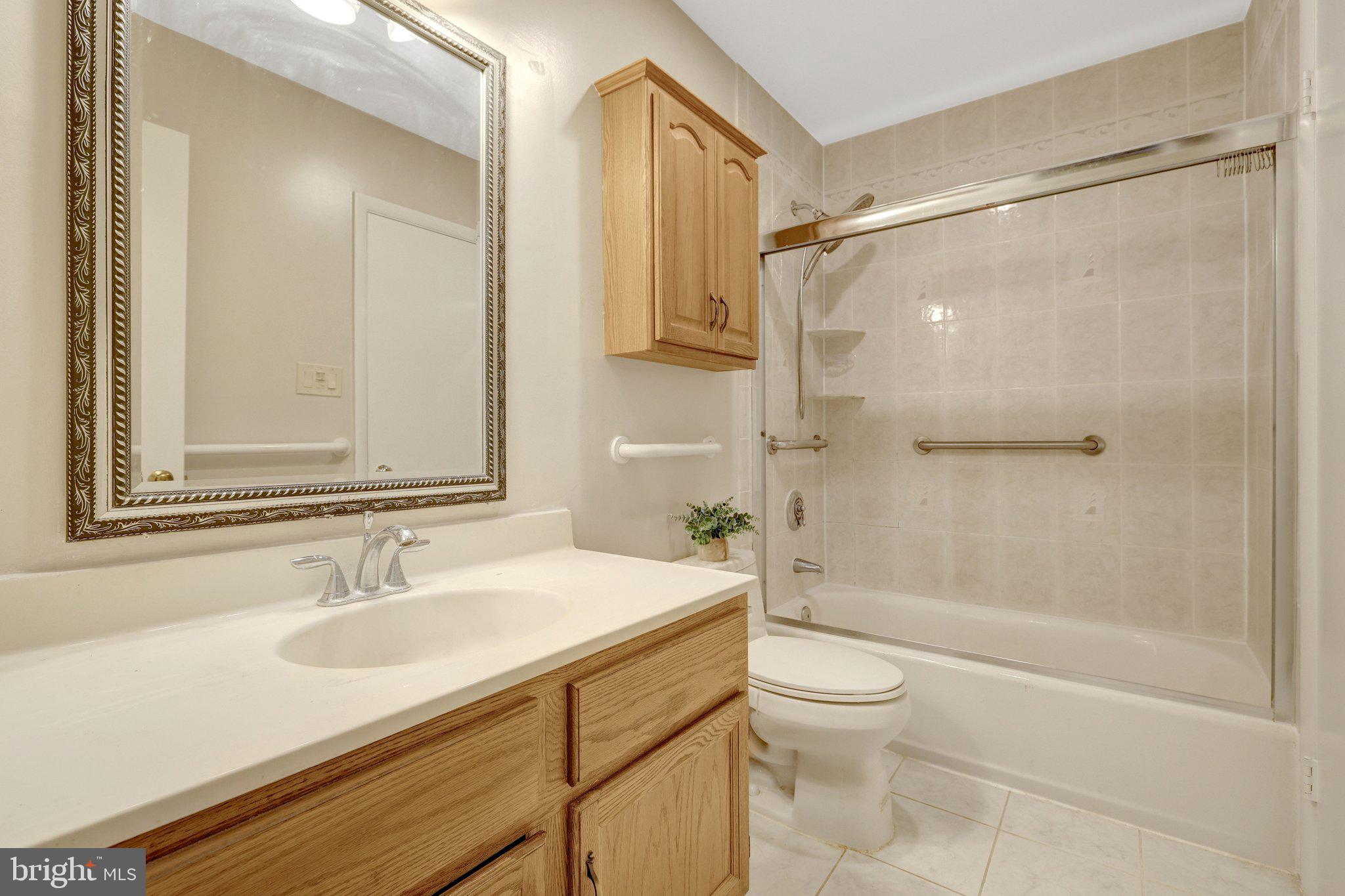 SUGARLAND SQUARE - Residential