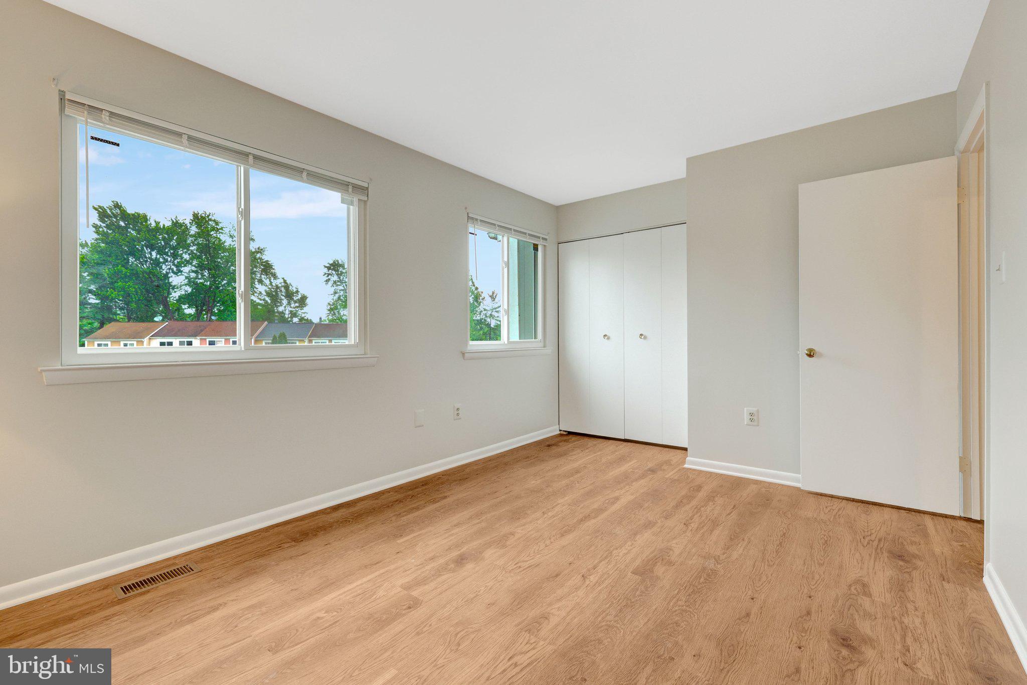 SUGARLAND SQUARE - Residential
