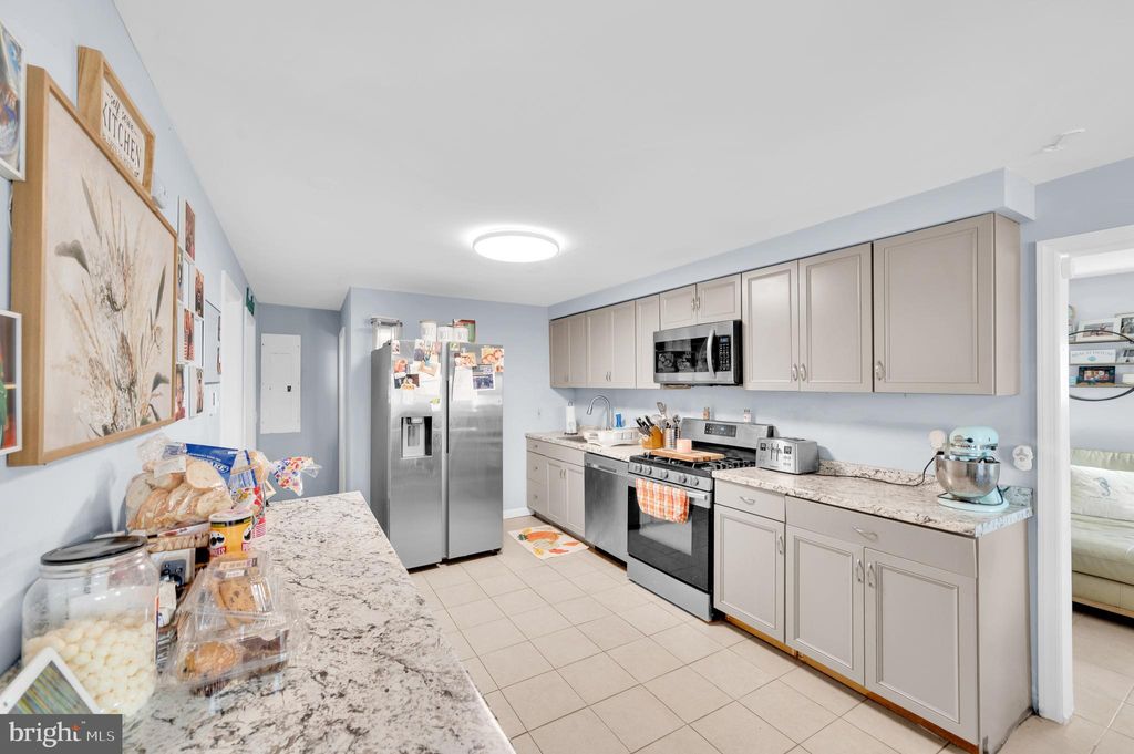 Photo of 23 W Sail Dr, TUCKERTON, NJ 08087 (MLS # NJOC2038038)