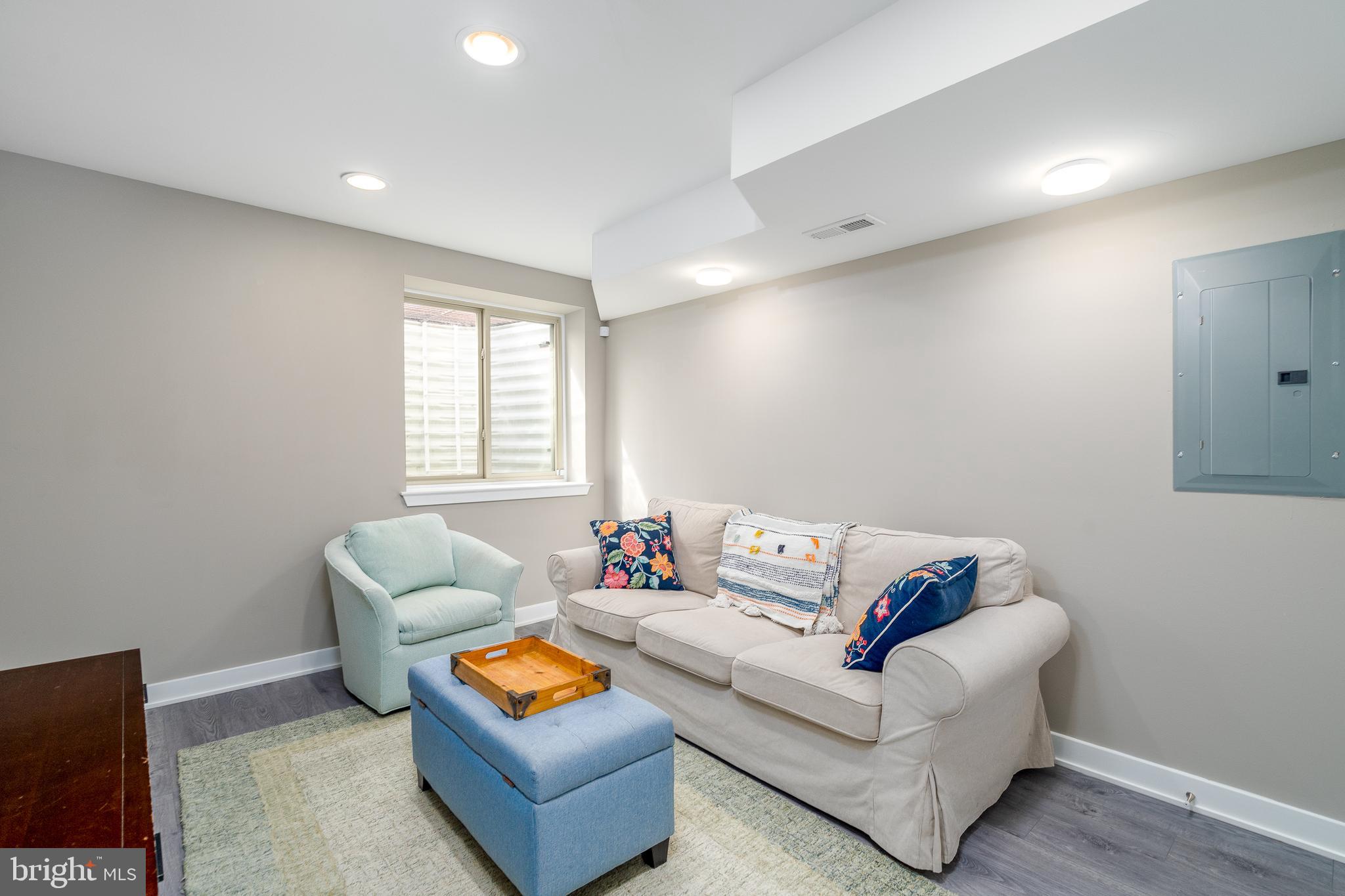 POINT BREEZE - Residential