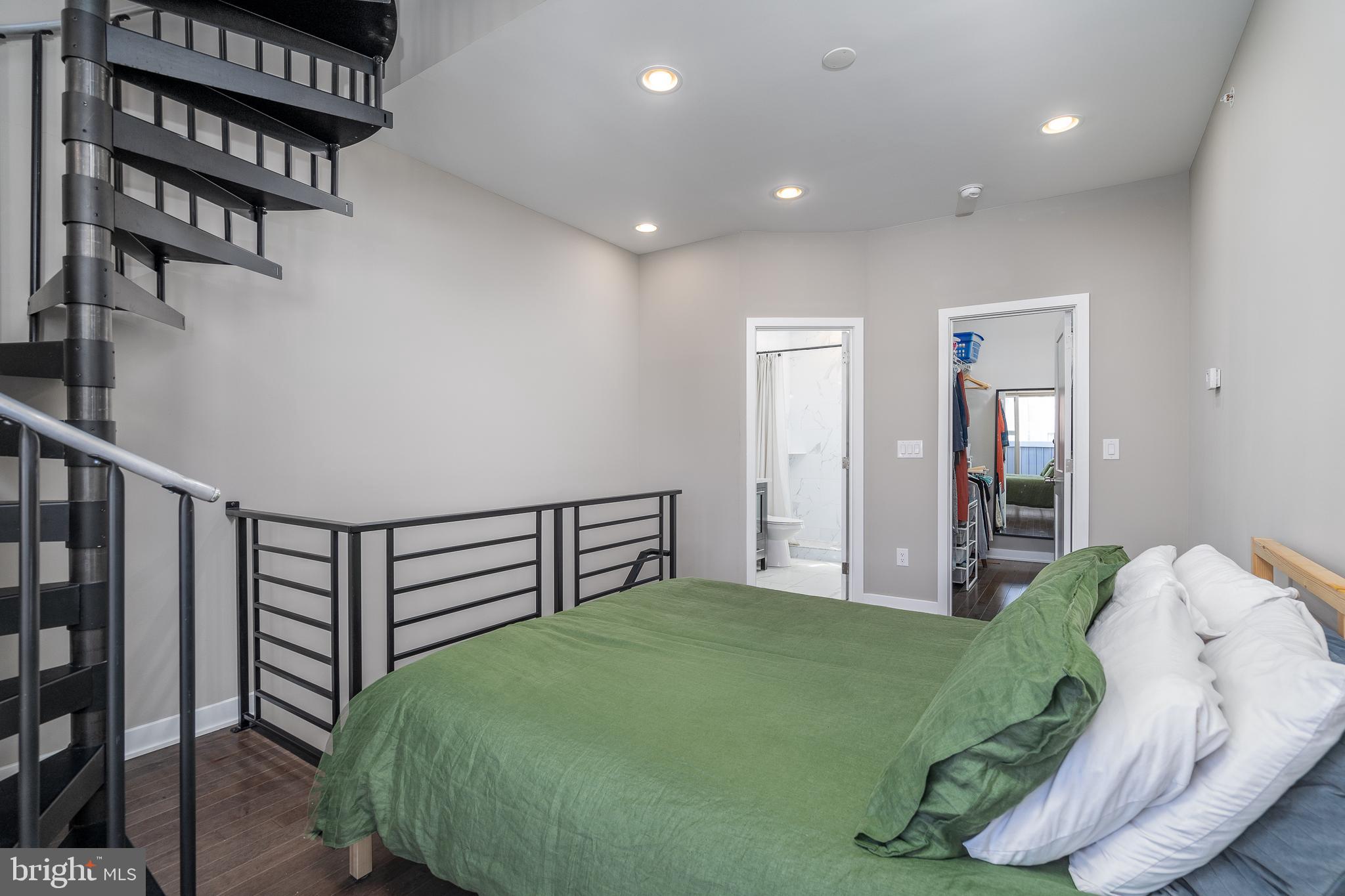 POINT BREEZE - Residential