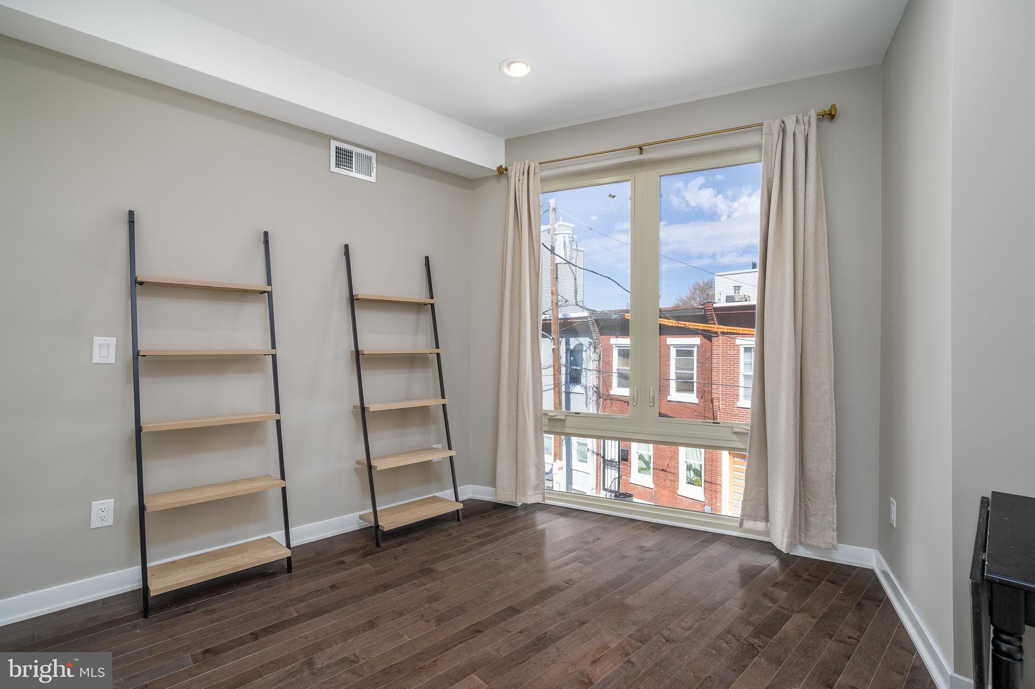 POINT BREEZE - Residential