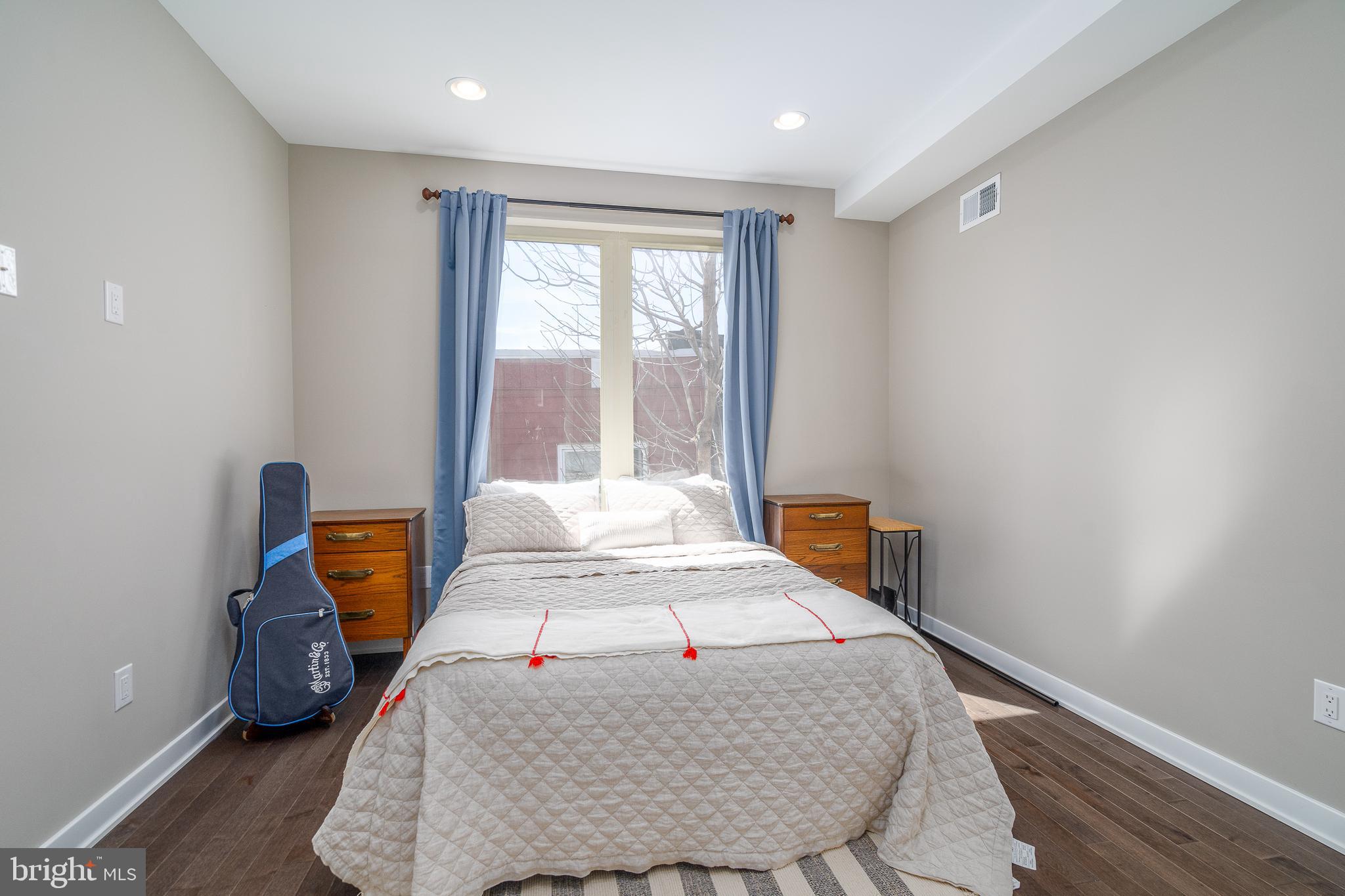 POINT BREEZE - Residential