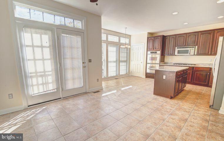 LORTON STATION SOUTH - Residential Lease