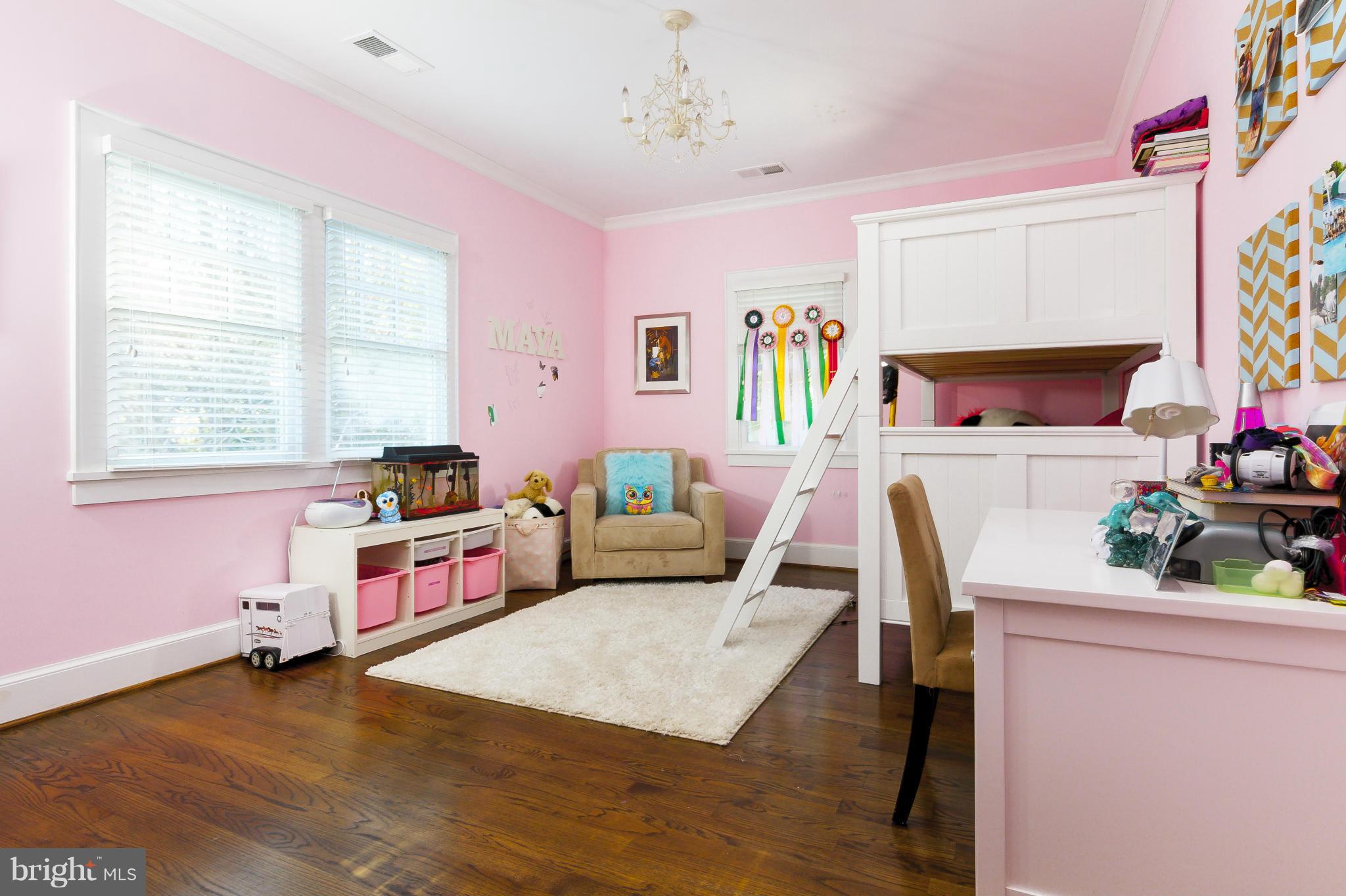 LEE HEIGHTS - Residential