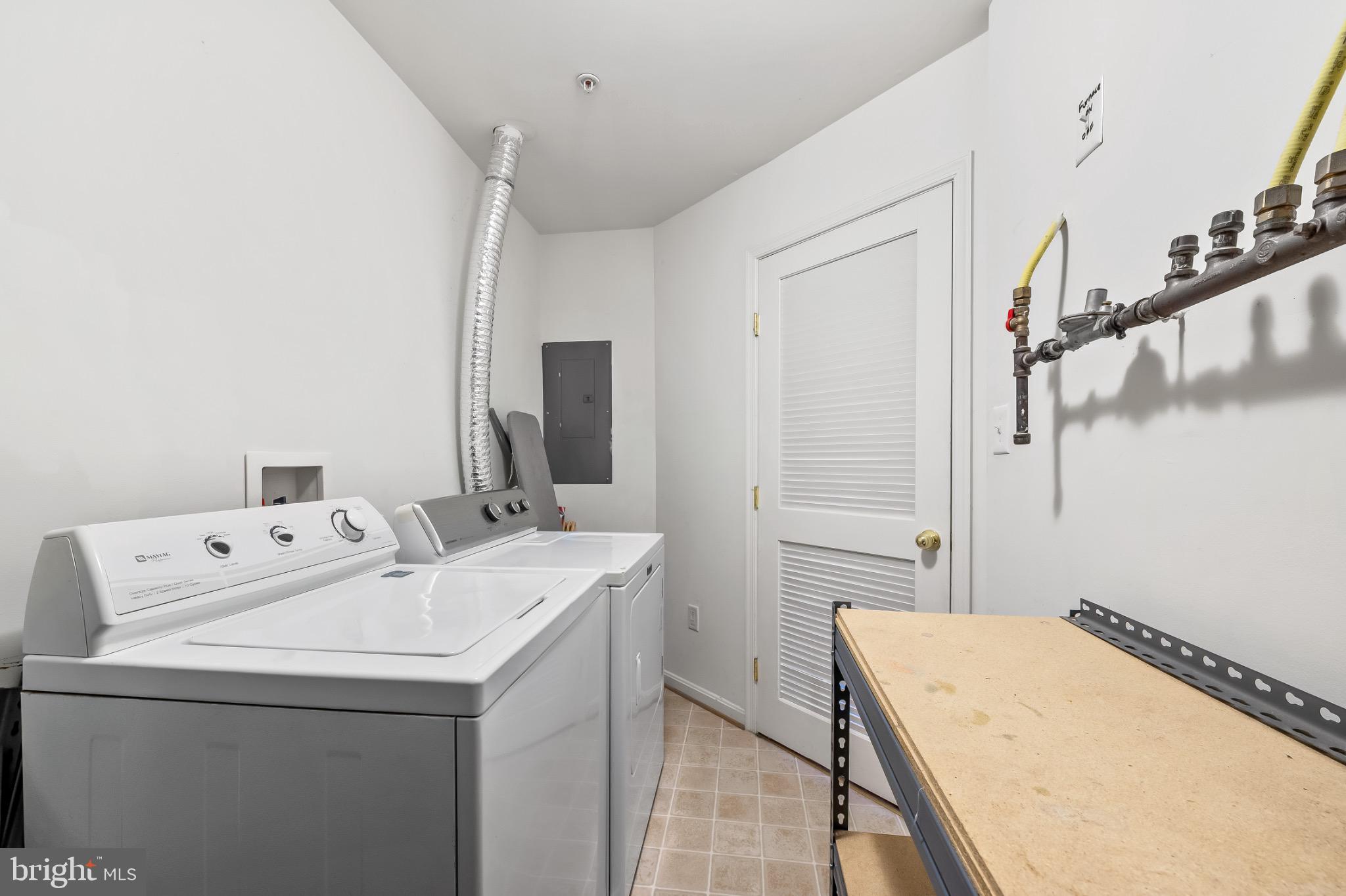 SEVEN OAKS - Residential Lease