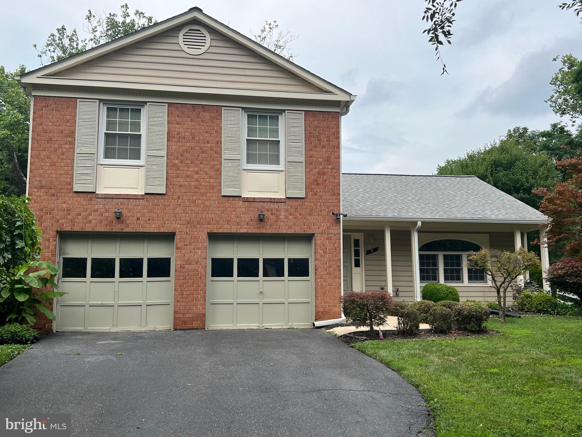 6 BOULDERCREST COURT