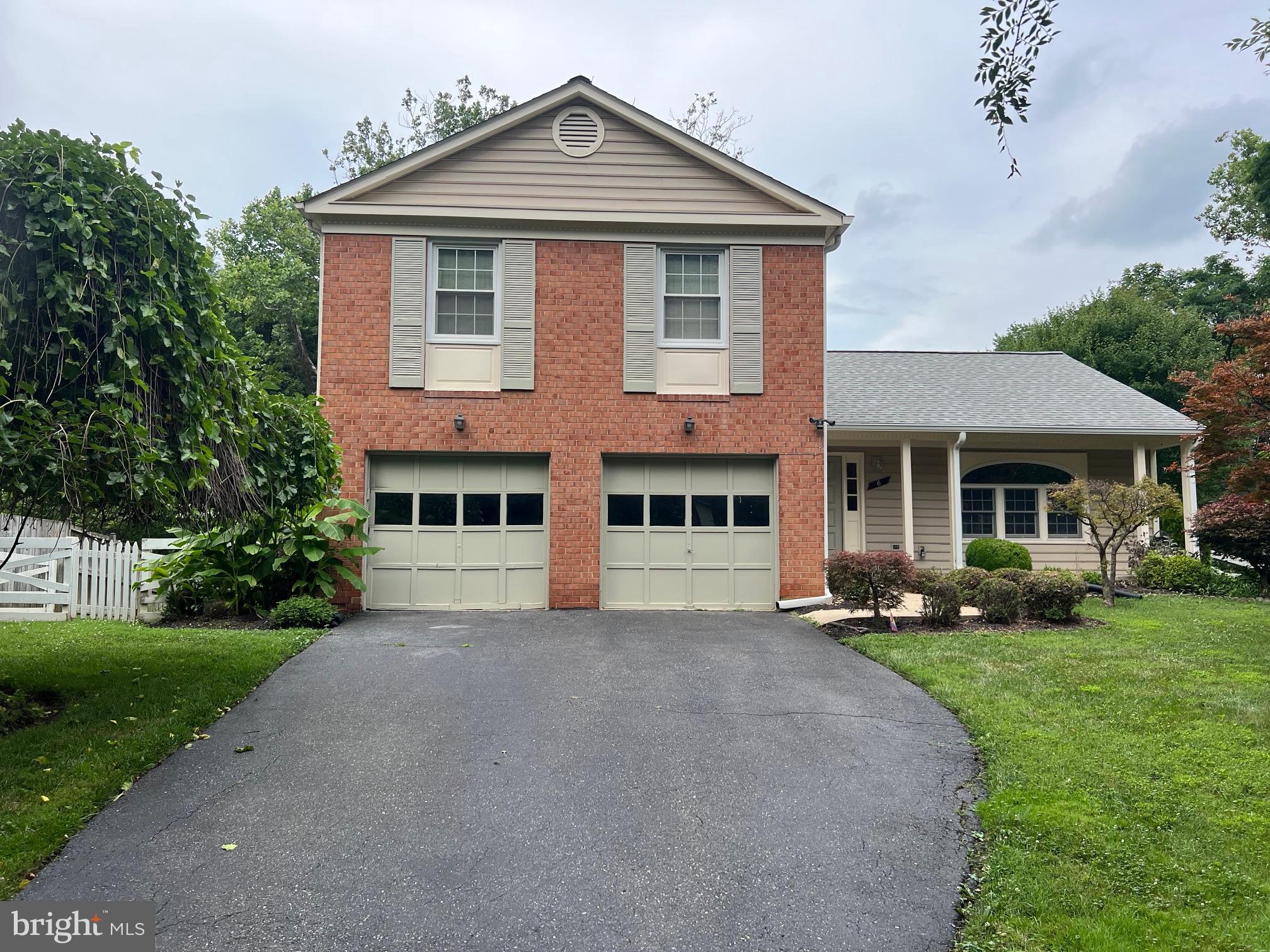 6 BOULDERCREST COURT