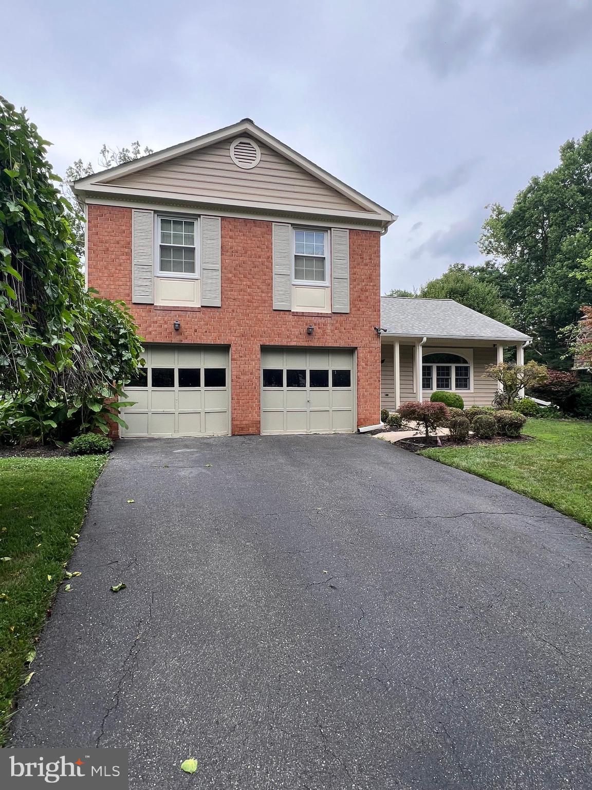 6 BOULDERCREST COURT