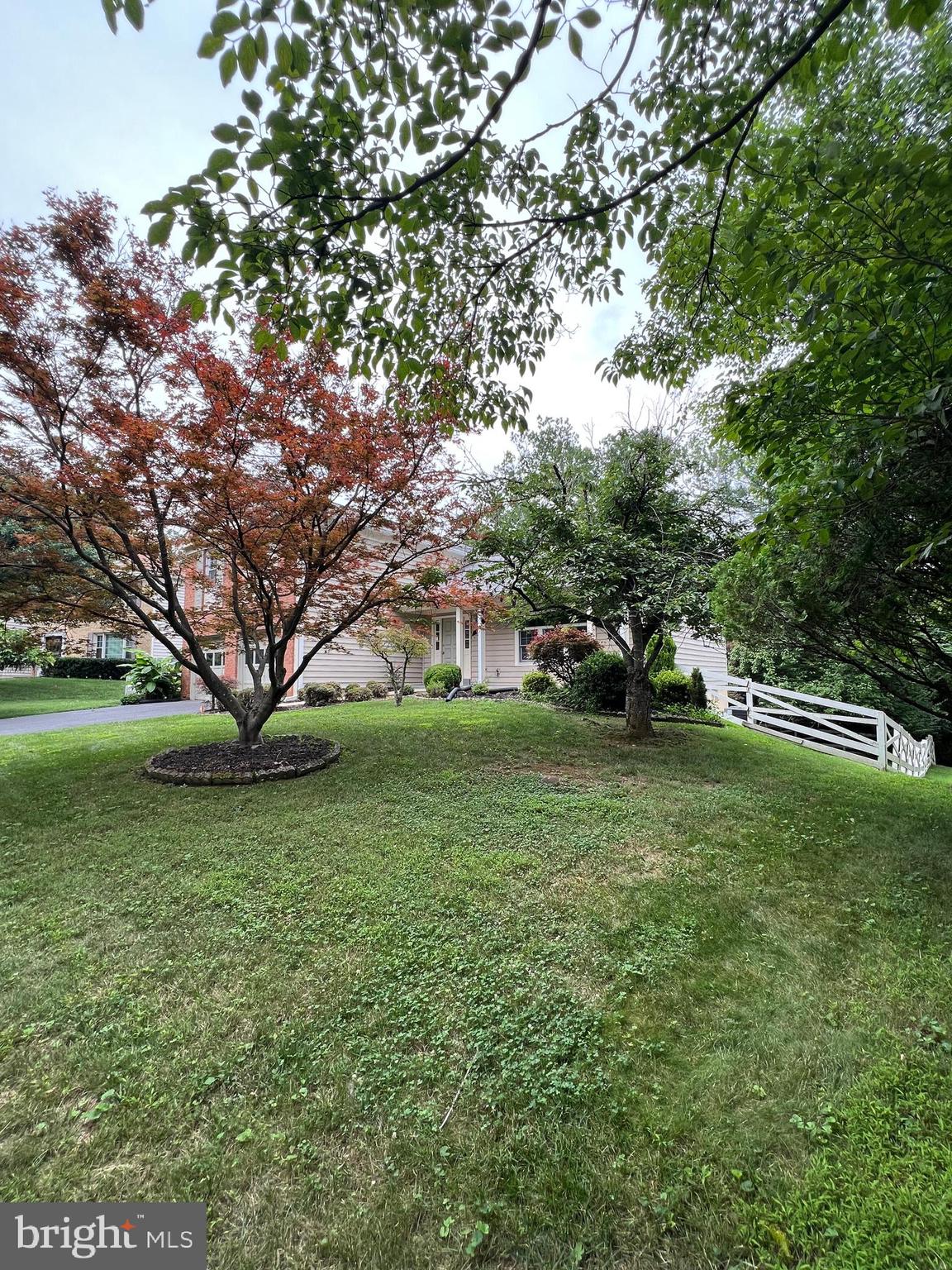 6 BOULDERCREST COURT