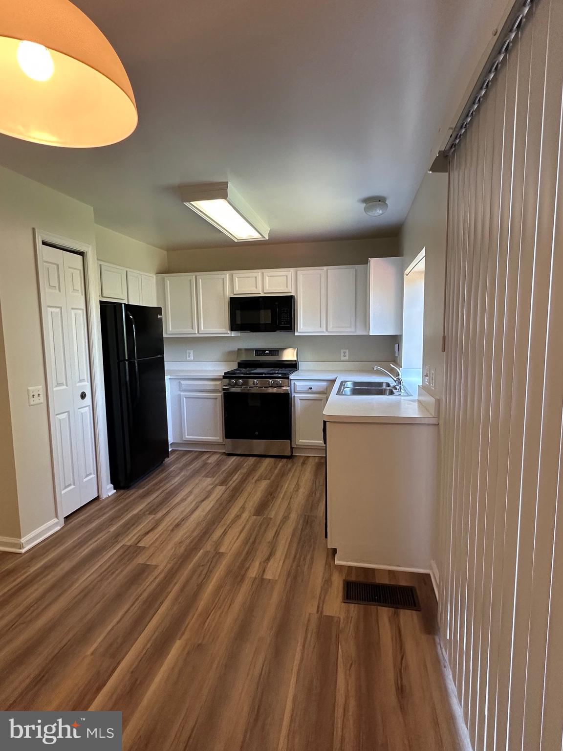 CAROLYN FOREST - Residential Lease