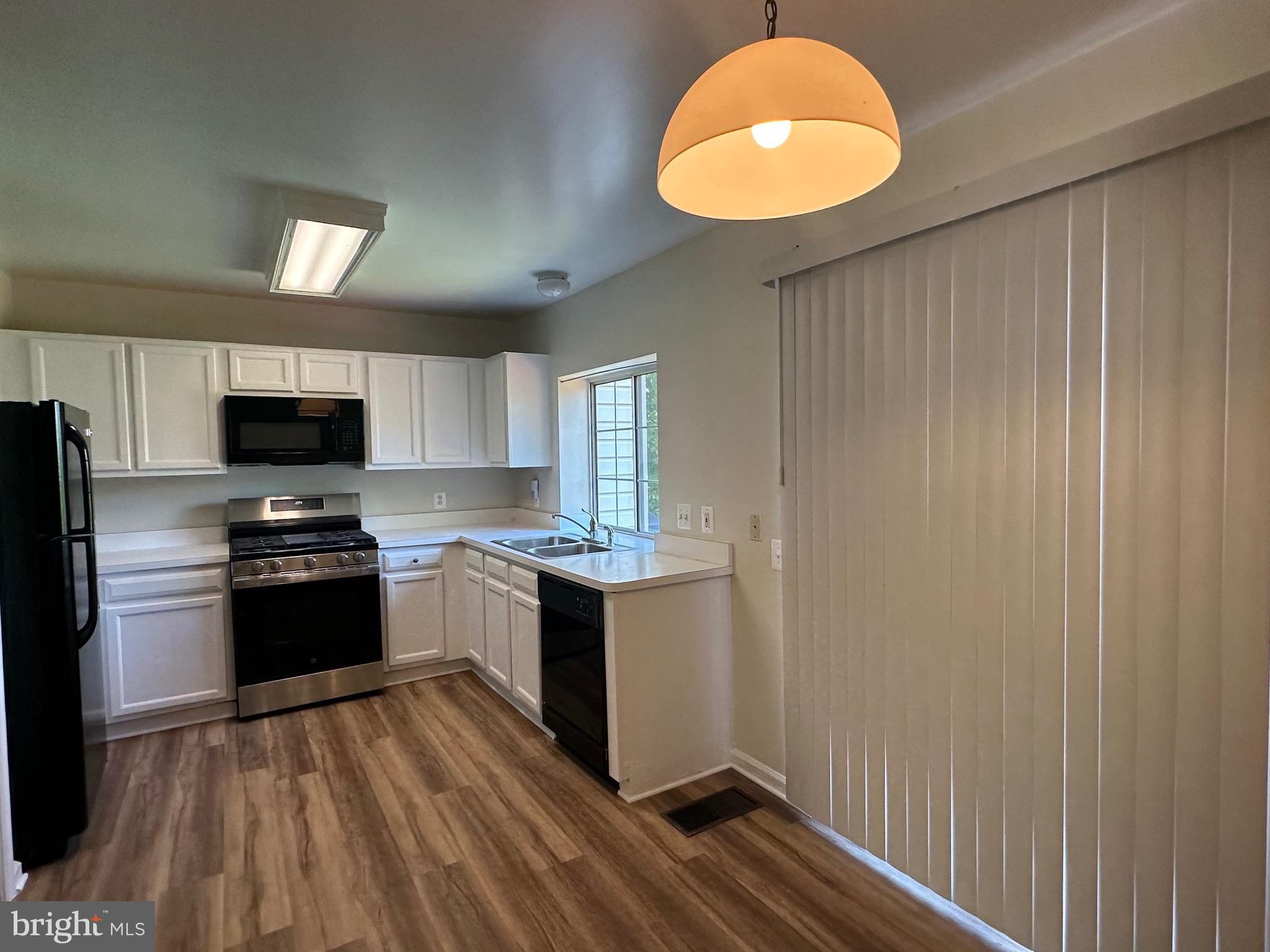 CAROLYN FOREST - Residential Lease