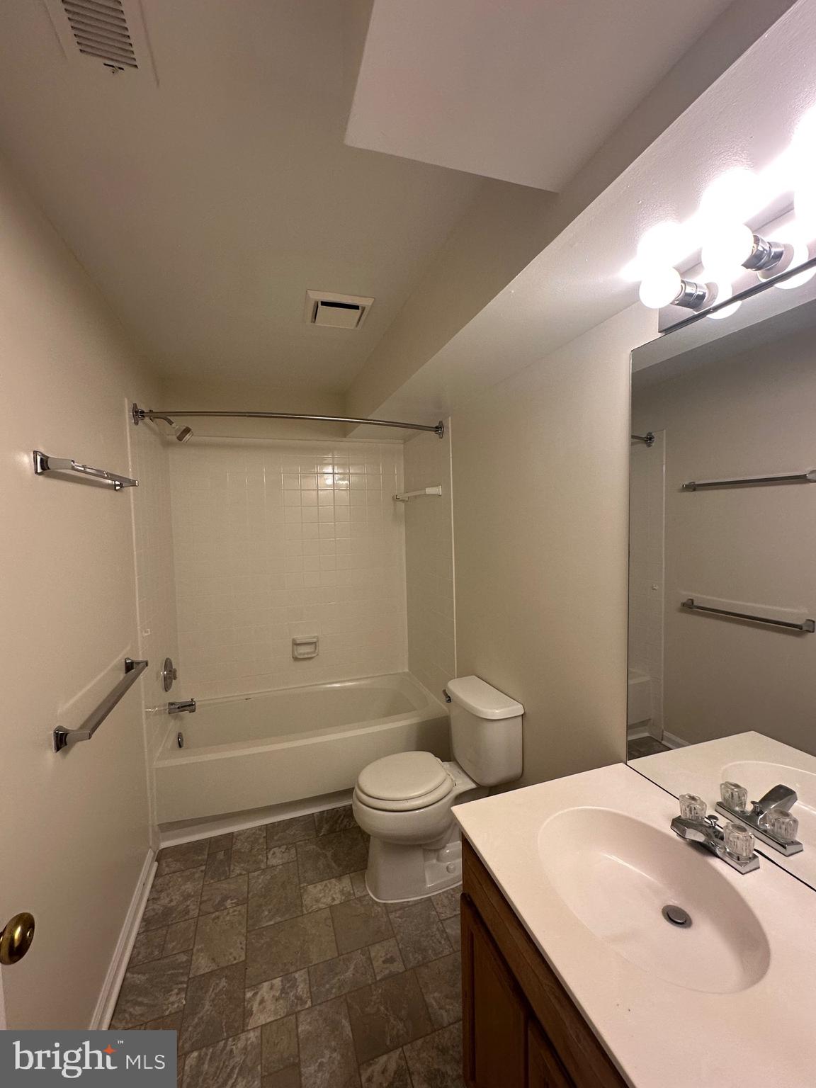 CAROLYN FOREST - Residential Lease