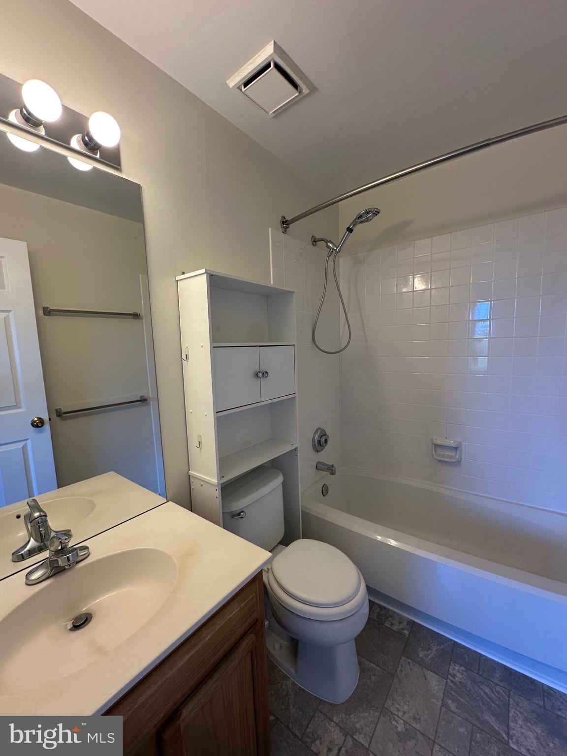 CAROLYN FOREST - Residential Lease