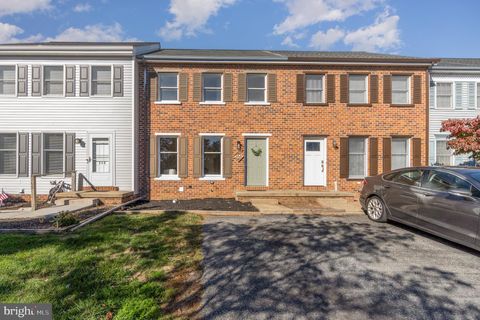 Photo of 266 Lumber Street, MOUNT JOY, PA 17552 (MLS # PALA2061286)