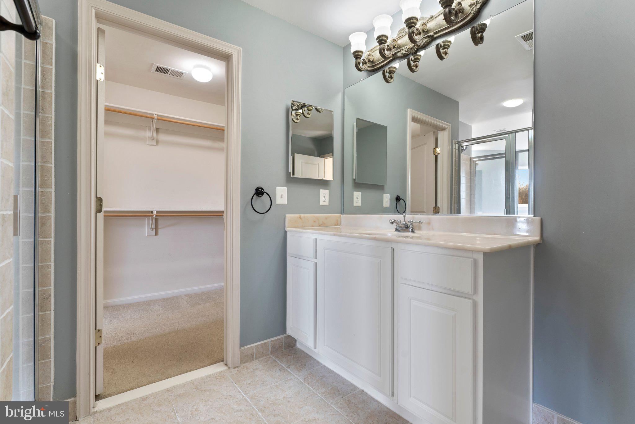 VINT HILL - Residential Lease