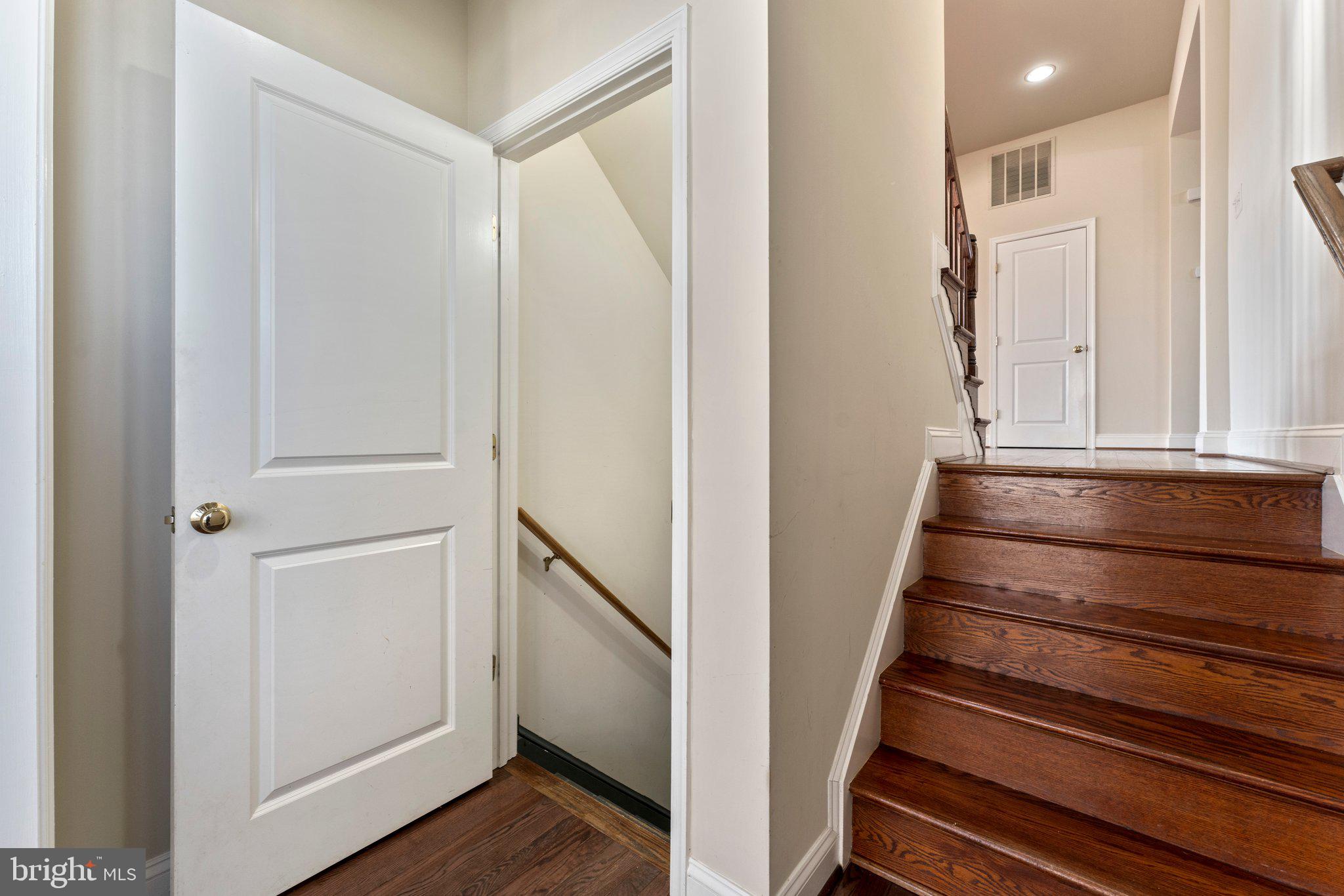 VINT HILL - Residential Lease