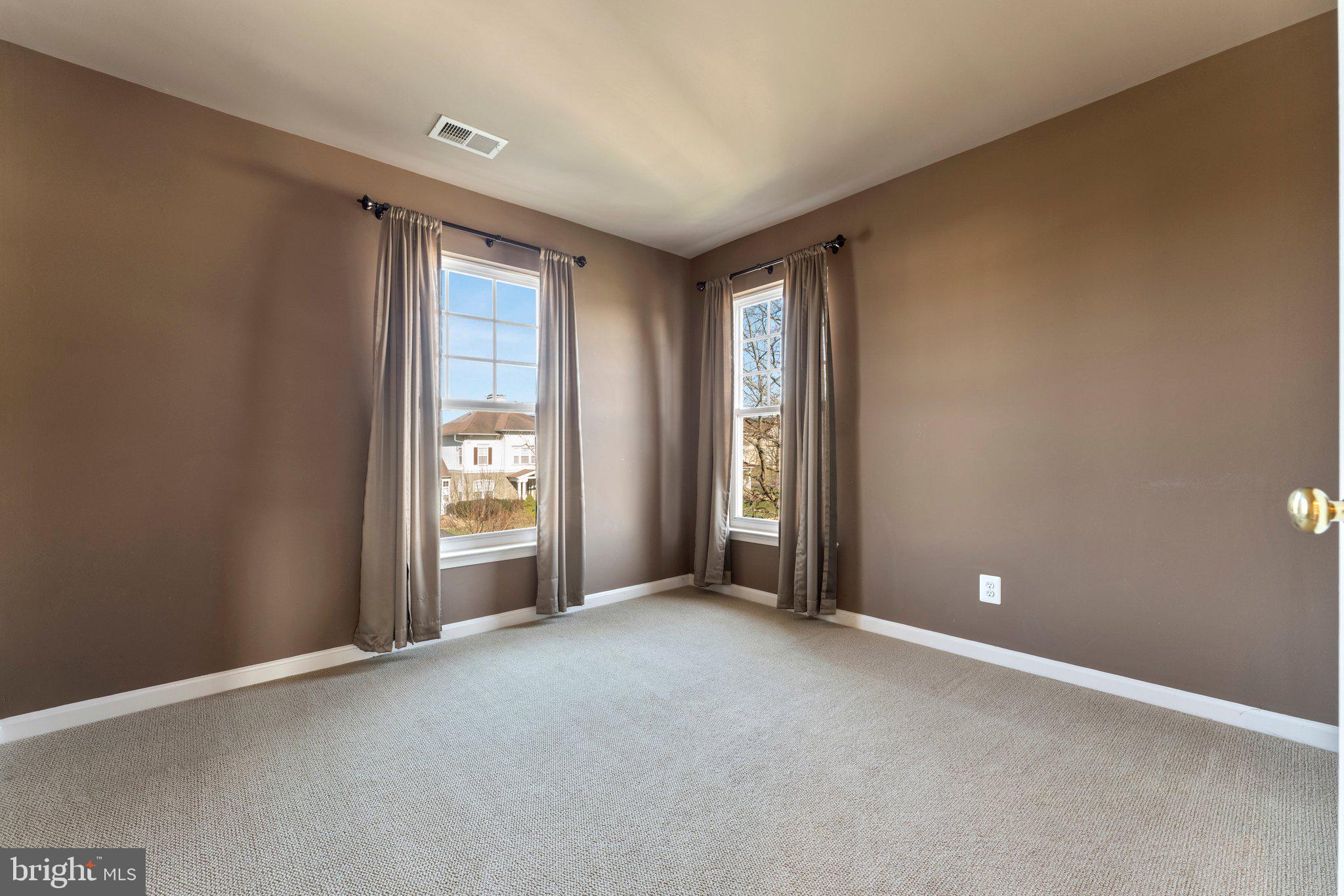 VINT HILL - Residential Lease