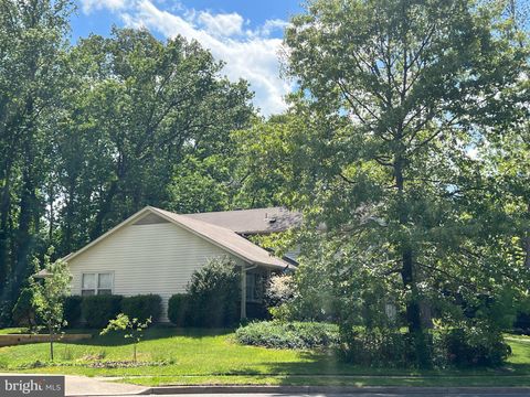 Photo of 7207 Neaptide Lane, BURKE, VA 22015 (MLS # VAFX2307774)