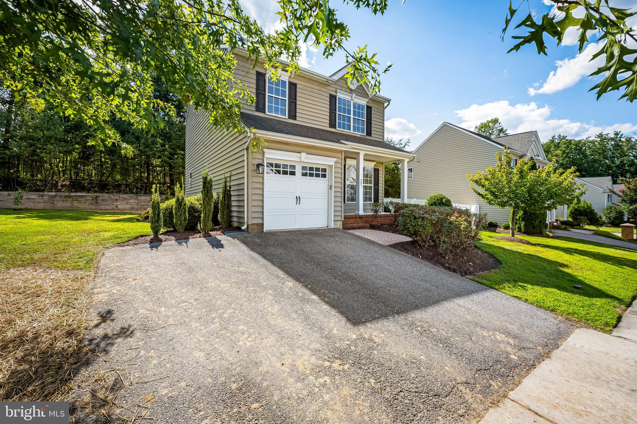 807 LILAC BUSH LANE 4
