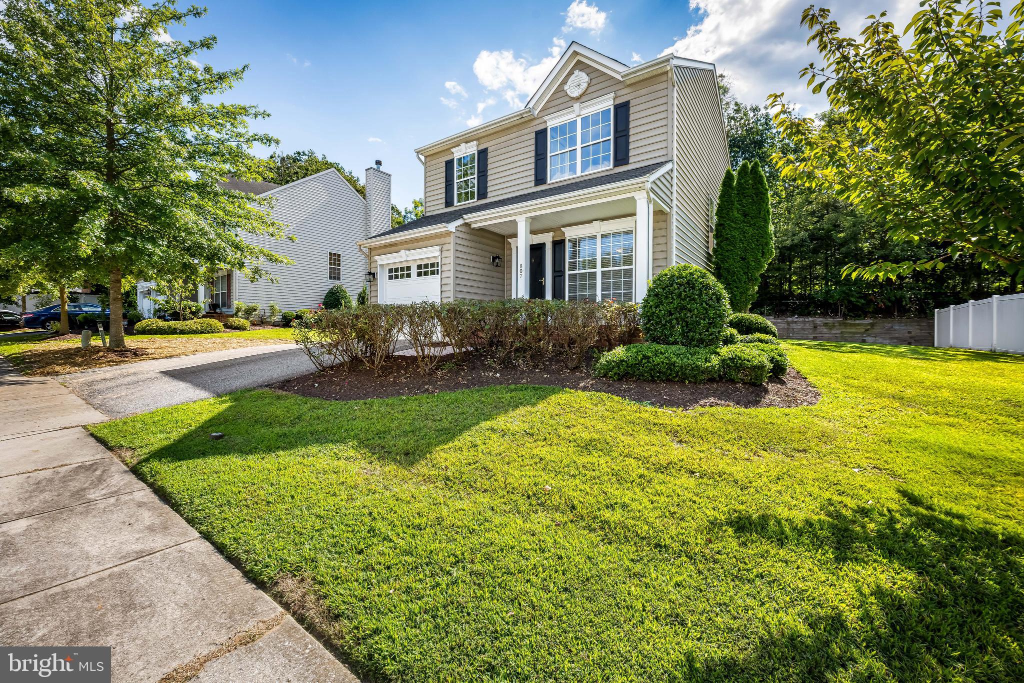 807 LILAC BUSH LANE 4