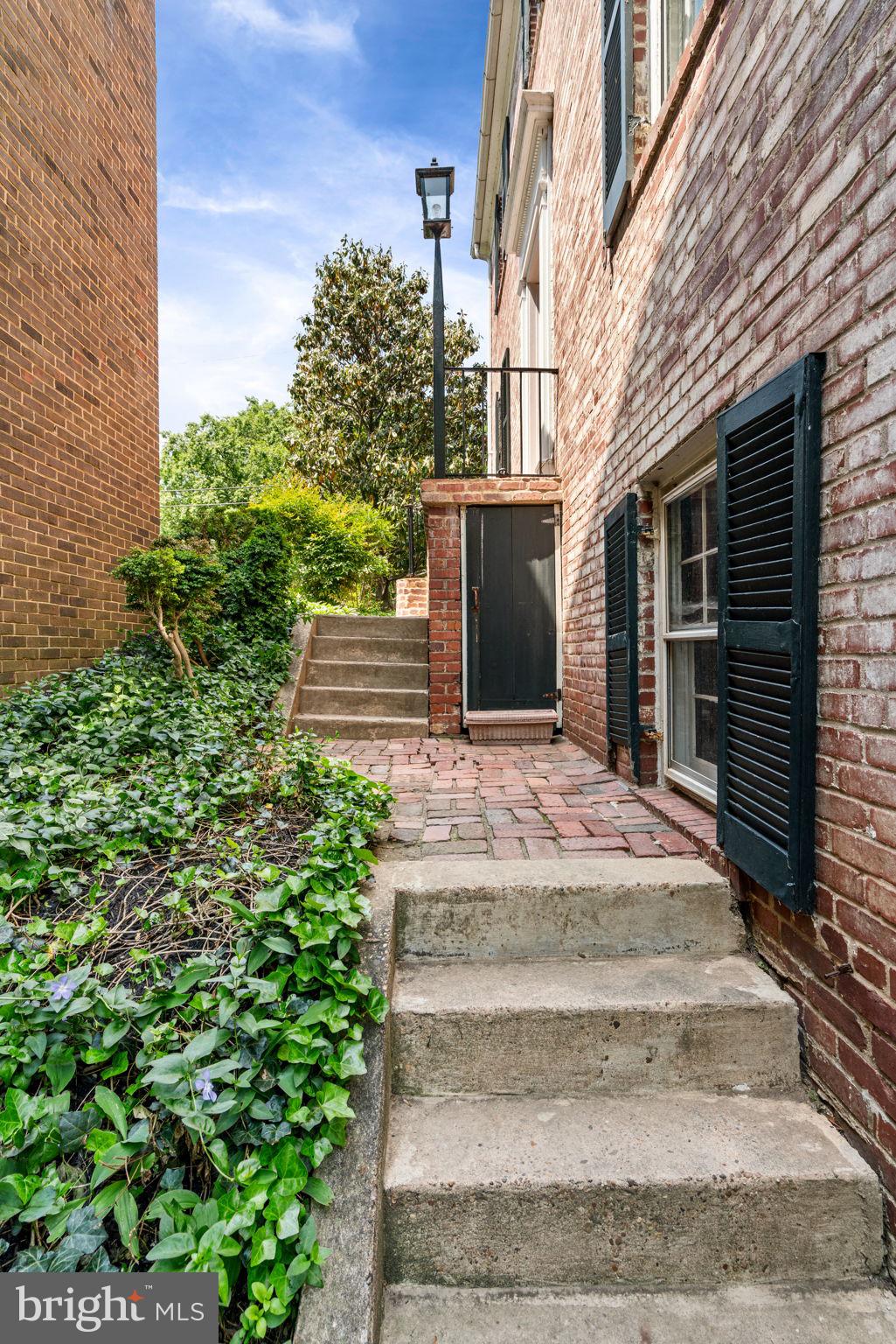 YATES GARDENS - Residential