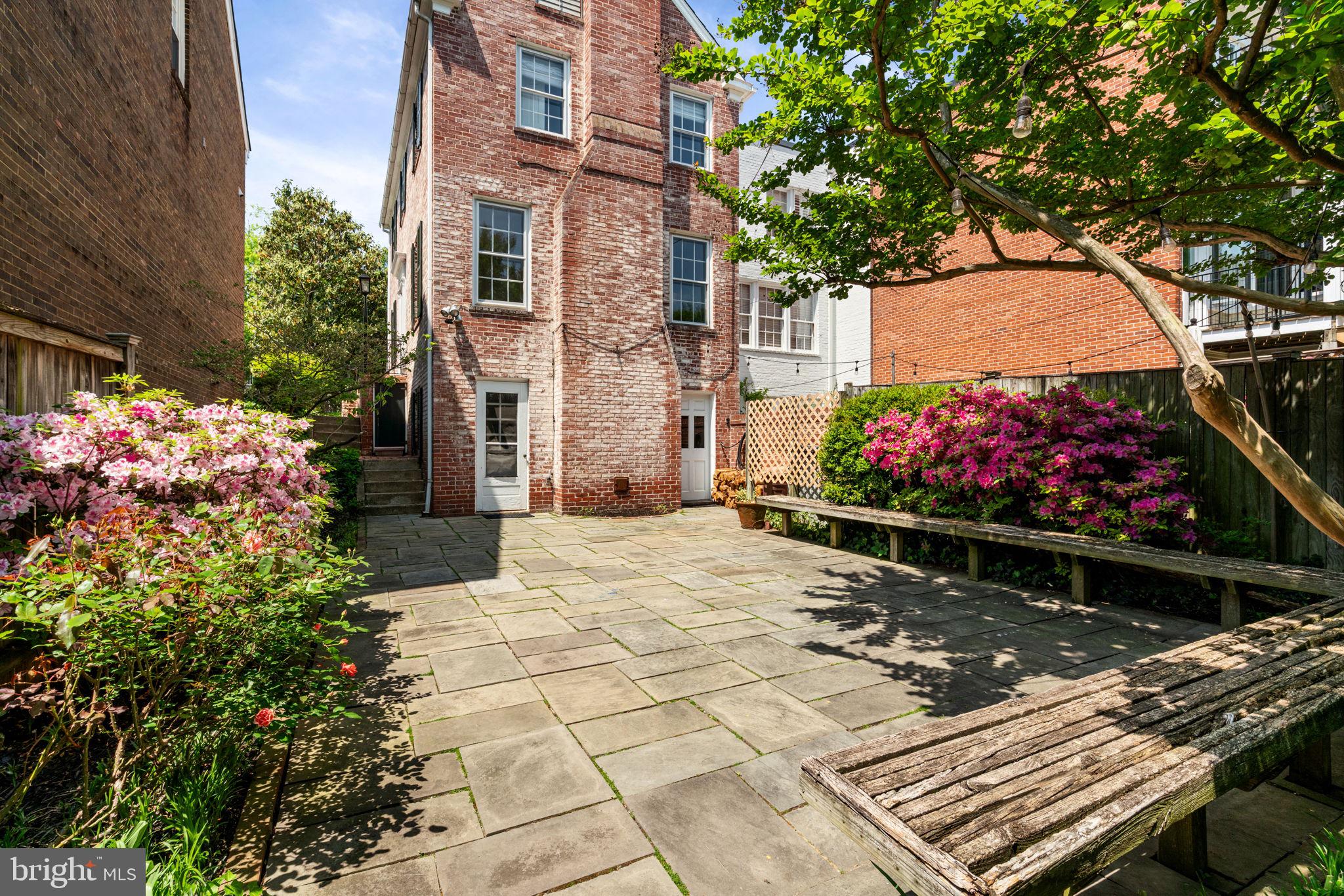 YATES GARDENS - Residential