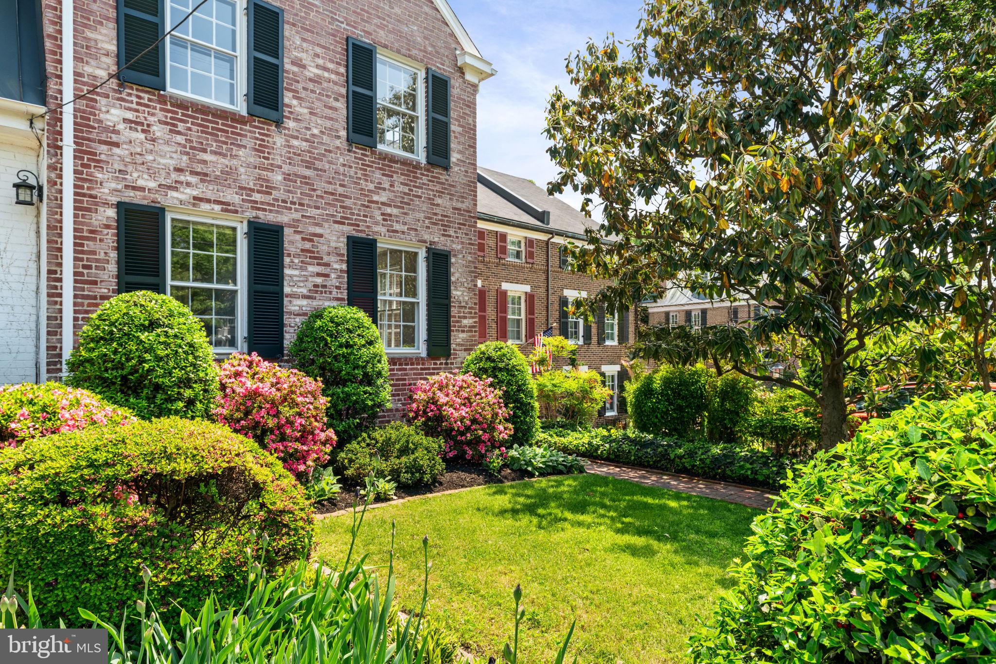 YATES GARDENS - Residential