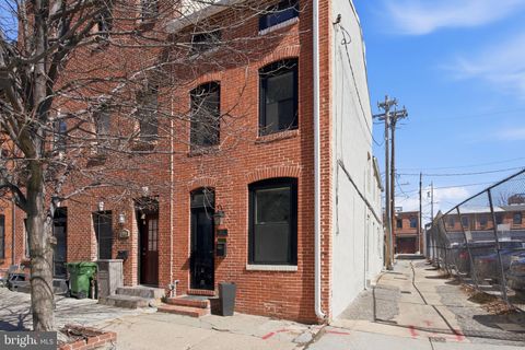 Townhouse For Sale - 411 S Chester Street<br/> BALTIMORE, MD 21231
