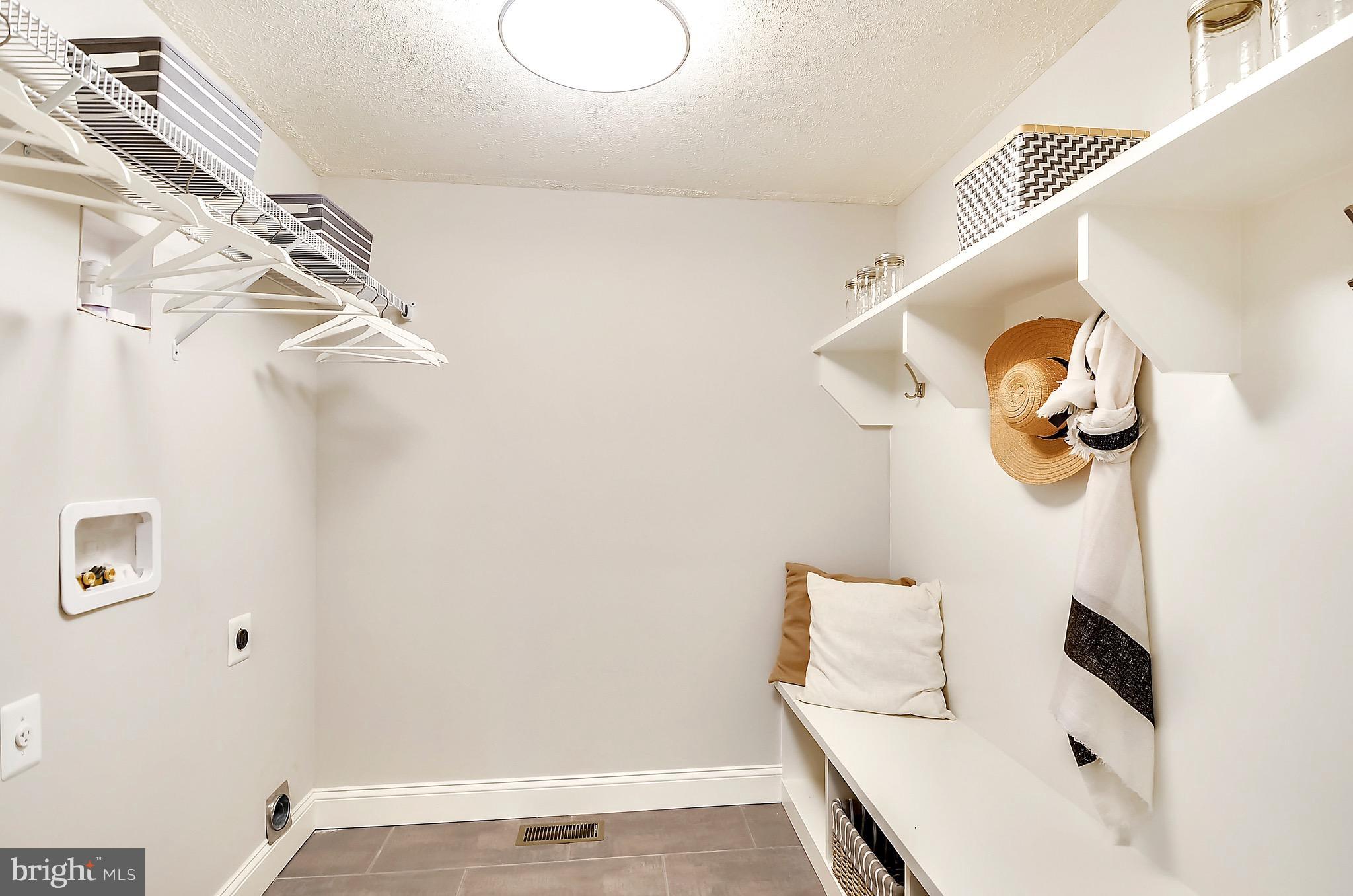 BRADLEY MANOR - Residential