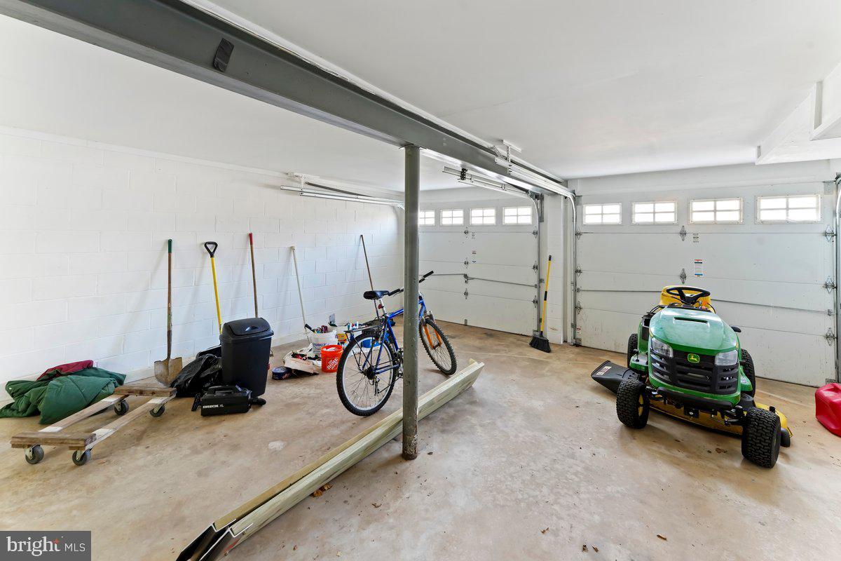 SURREY RIDGE - Residential