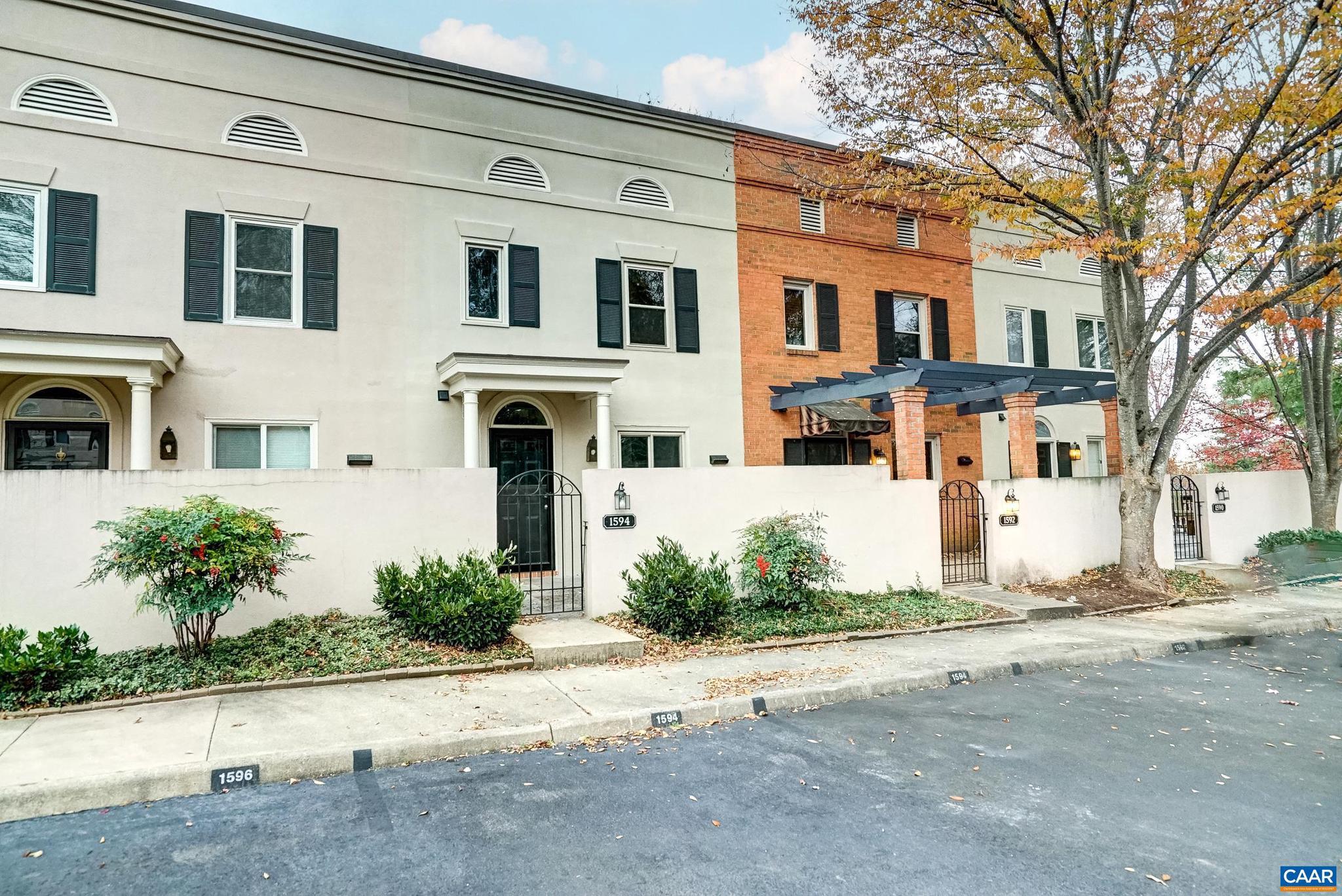 GARDEN COURT - Residential