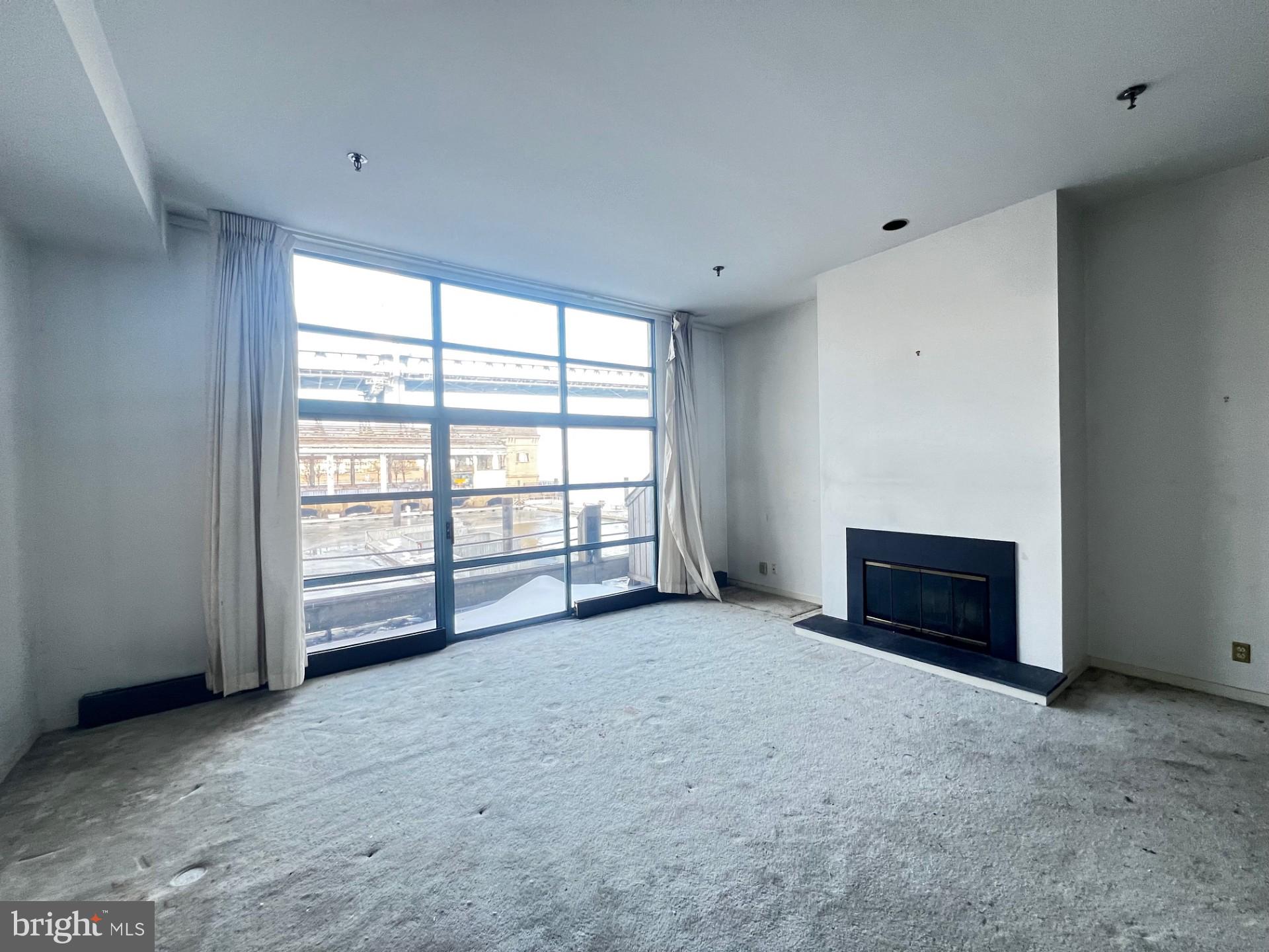 7 N CHRIS COLUMBUS BOULEVARD 139