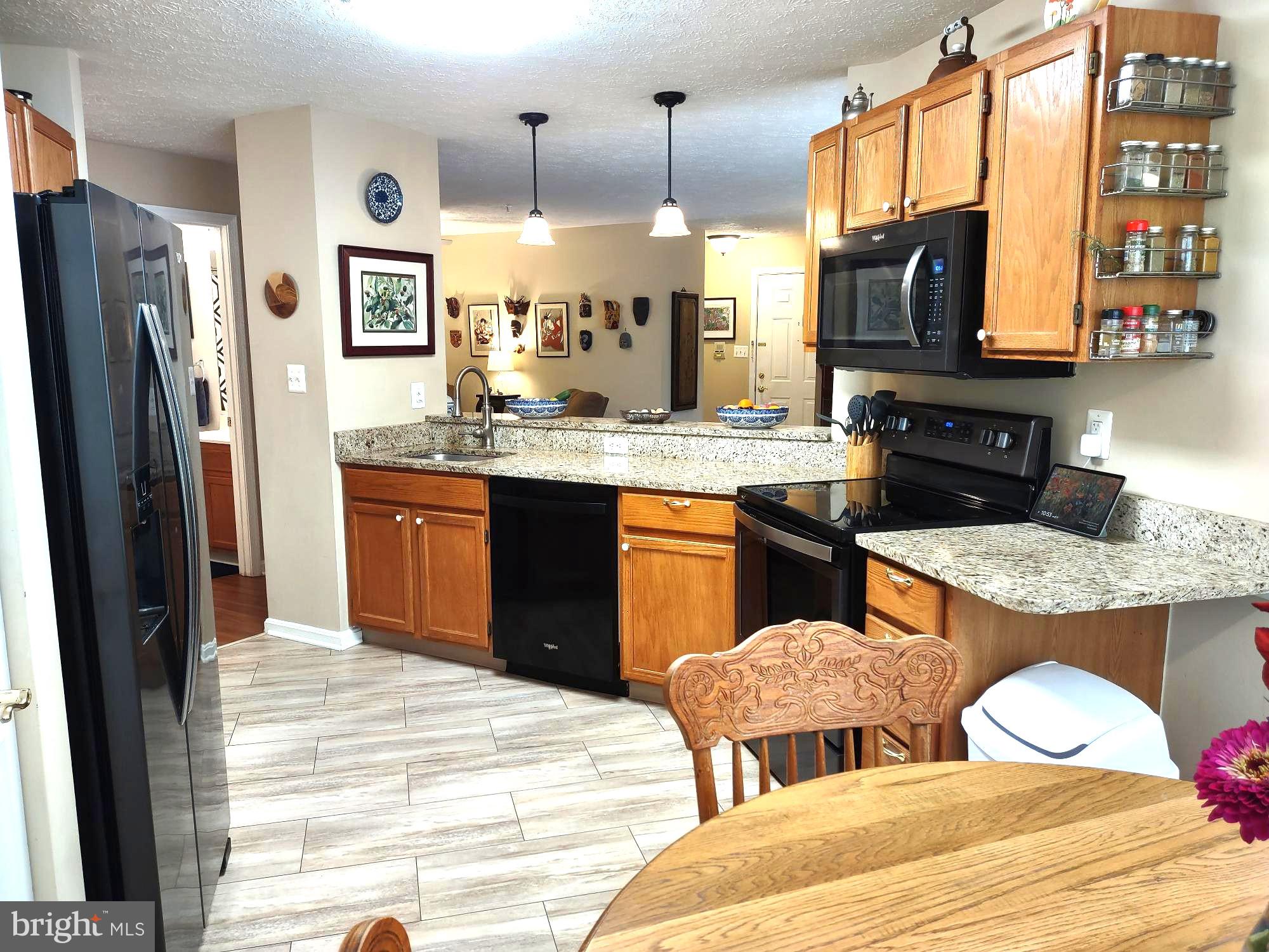 BAYLAND CONDO - Residential