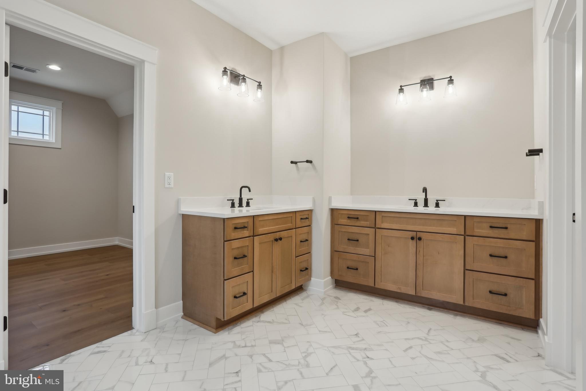 OAKWOOD - Residential