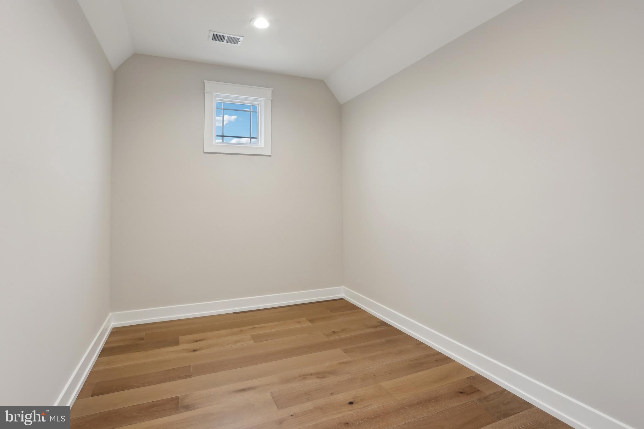 OAKWOOD - Residential