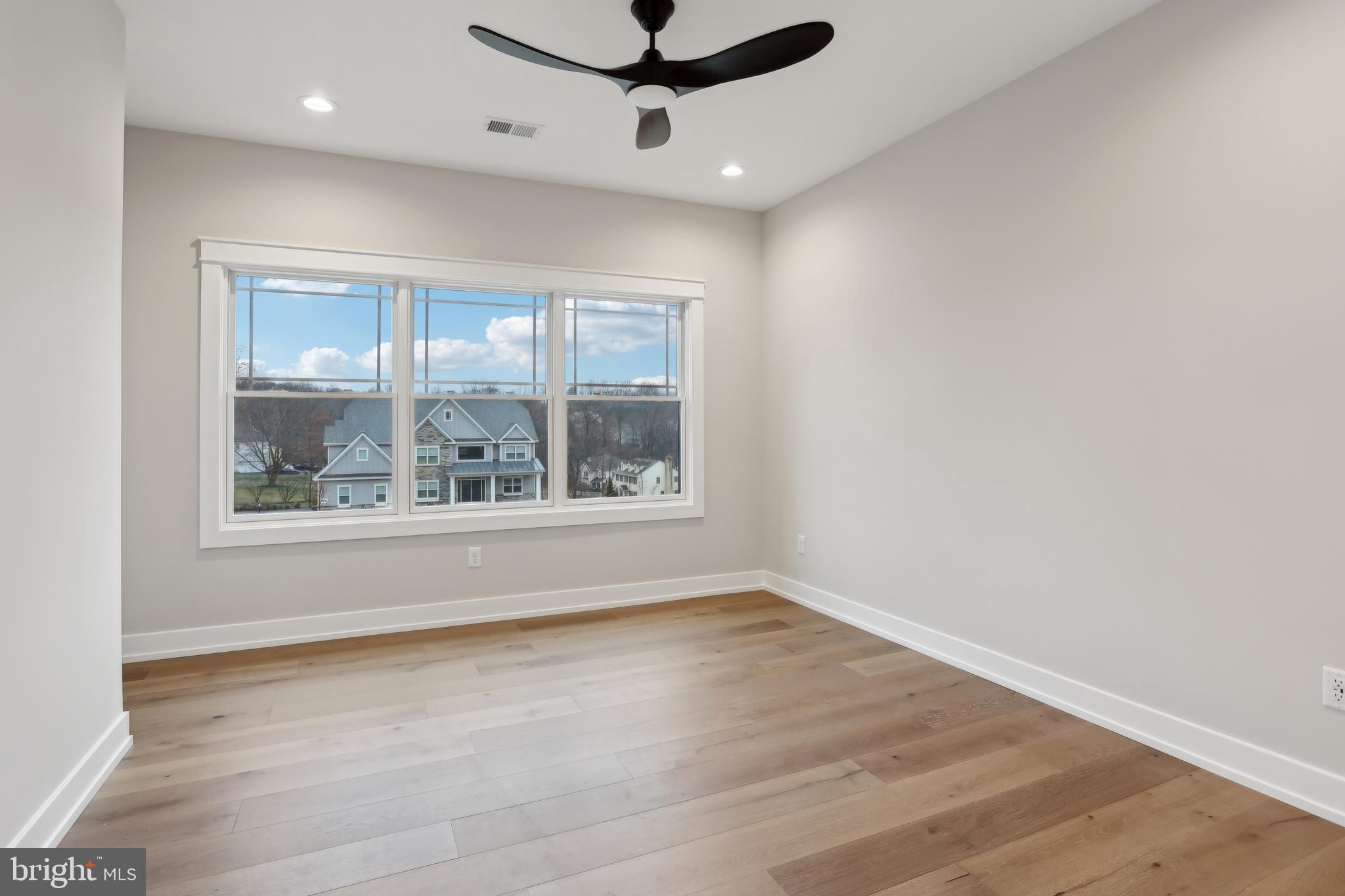 OAKWOOD - Residential
