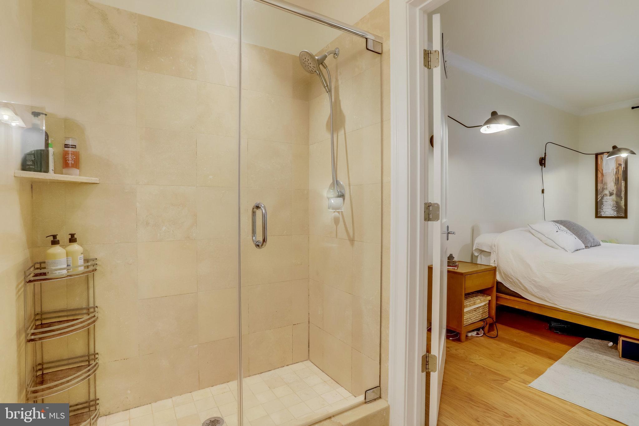 CLARENDON 3131 - Residential Lease