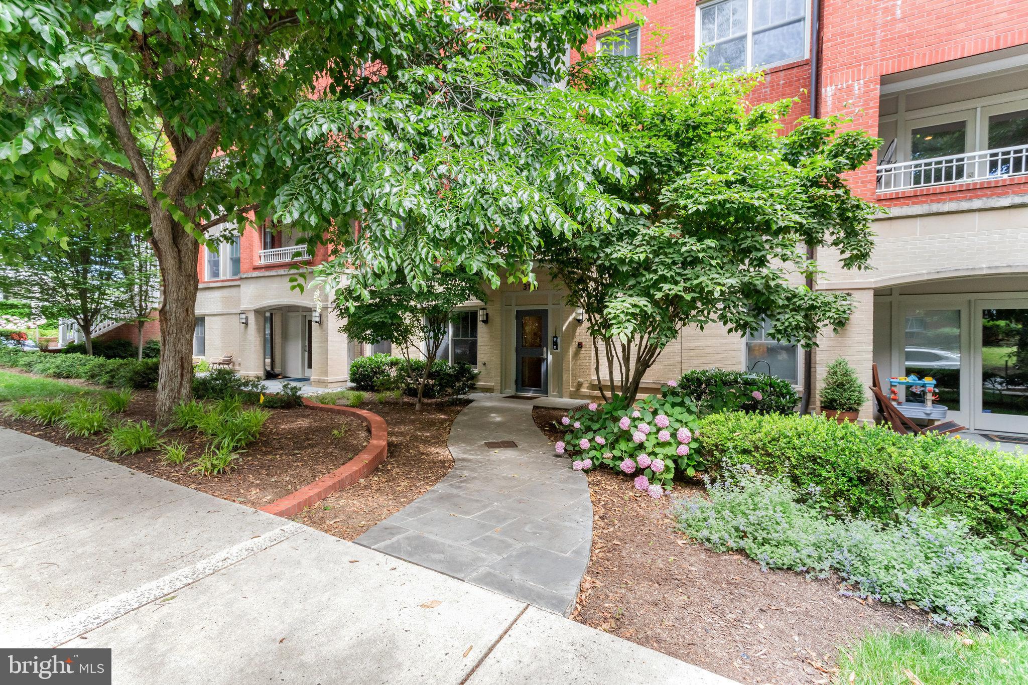 CLARENDON 3131 - Residential Lease