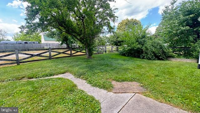 816 N HOUCKSVILLE ROAD