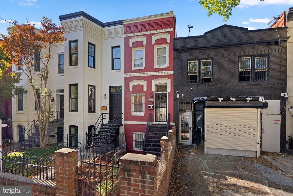 Photo of 1934 11th Street NW, WASHINGTON, DC 20001 (MLS # DCDC2229432)