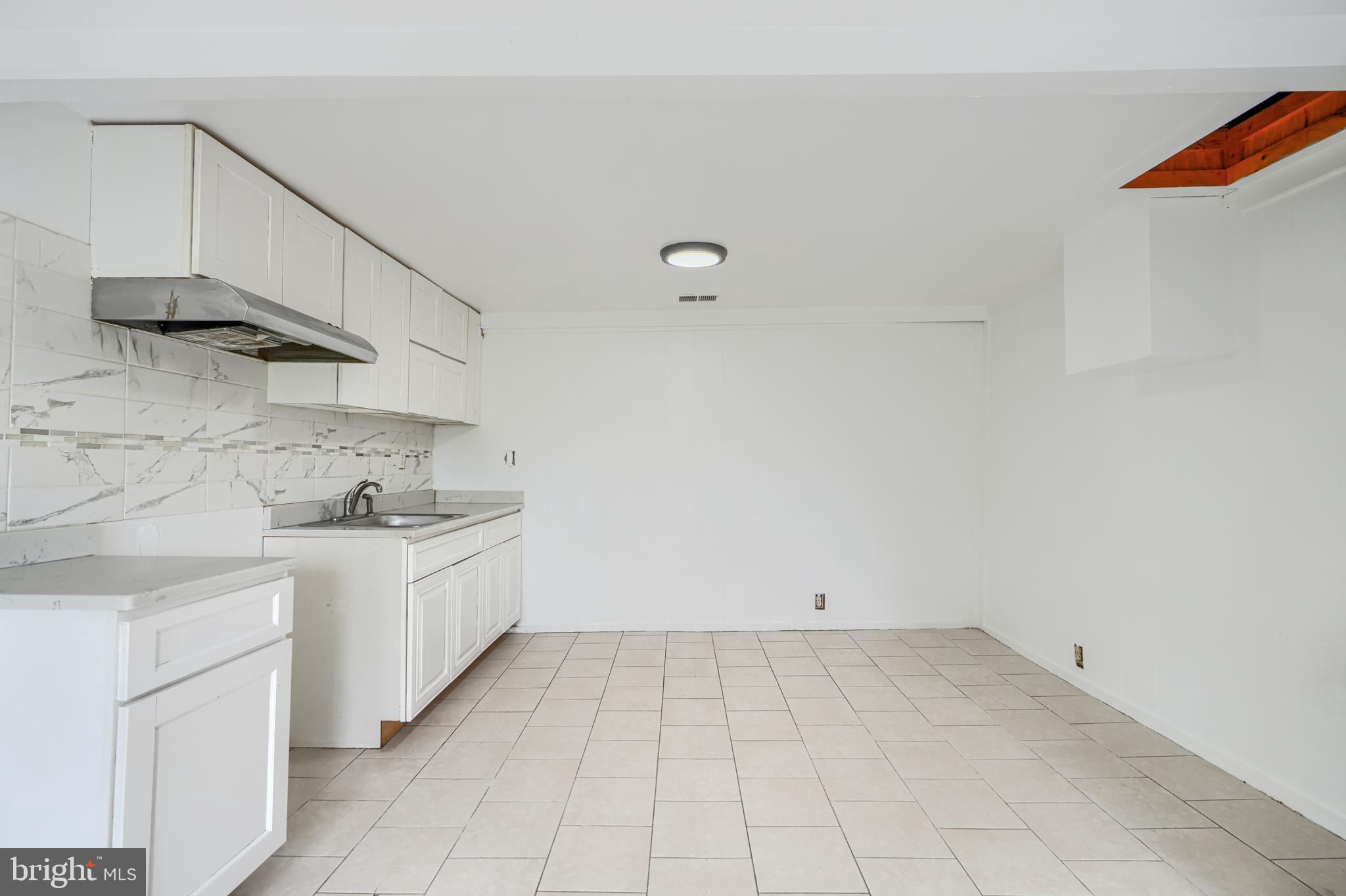ROSEDALE - Commercial Sale