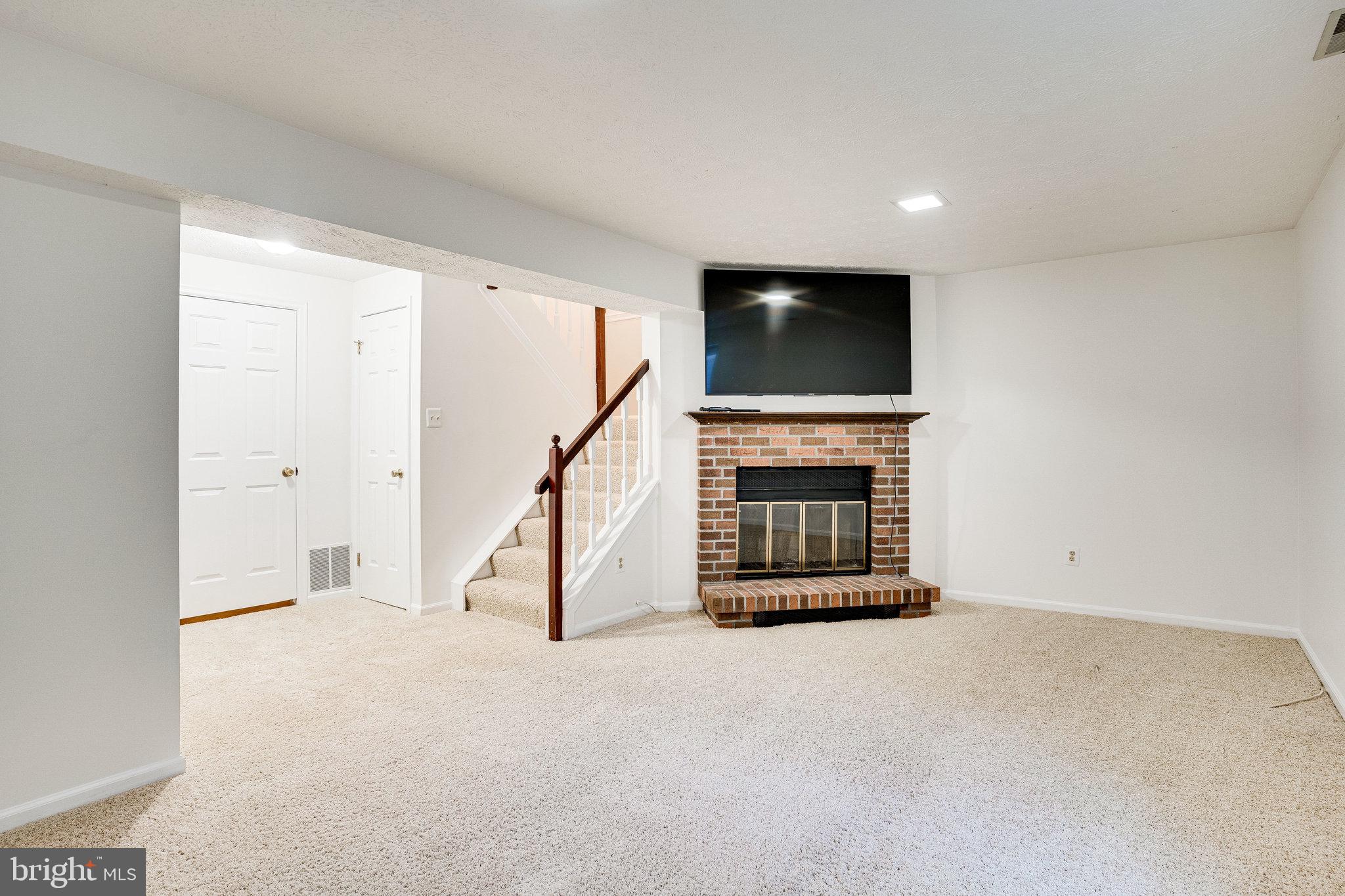 WUNDER'S CROSSROADS - Residential Lease