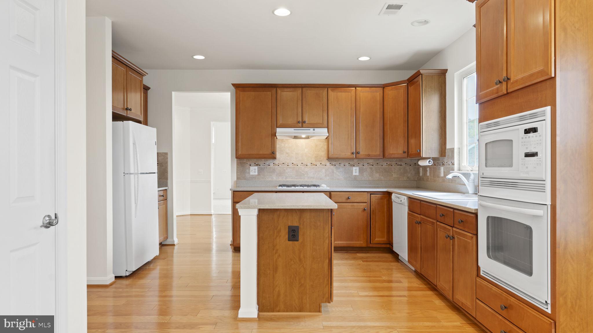 FOUR SEASONS AT HISTORIC VA - Residential Lease